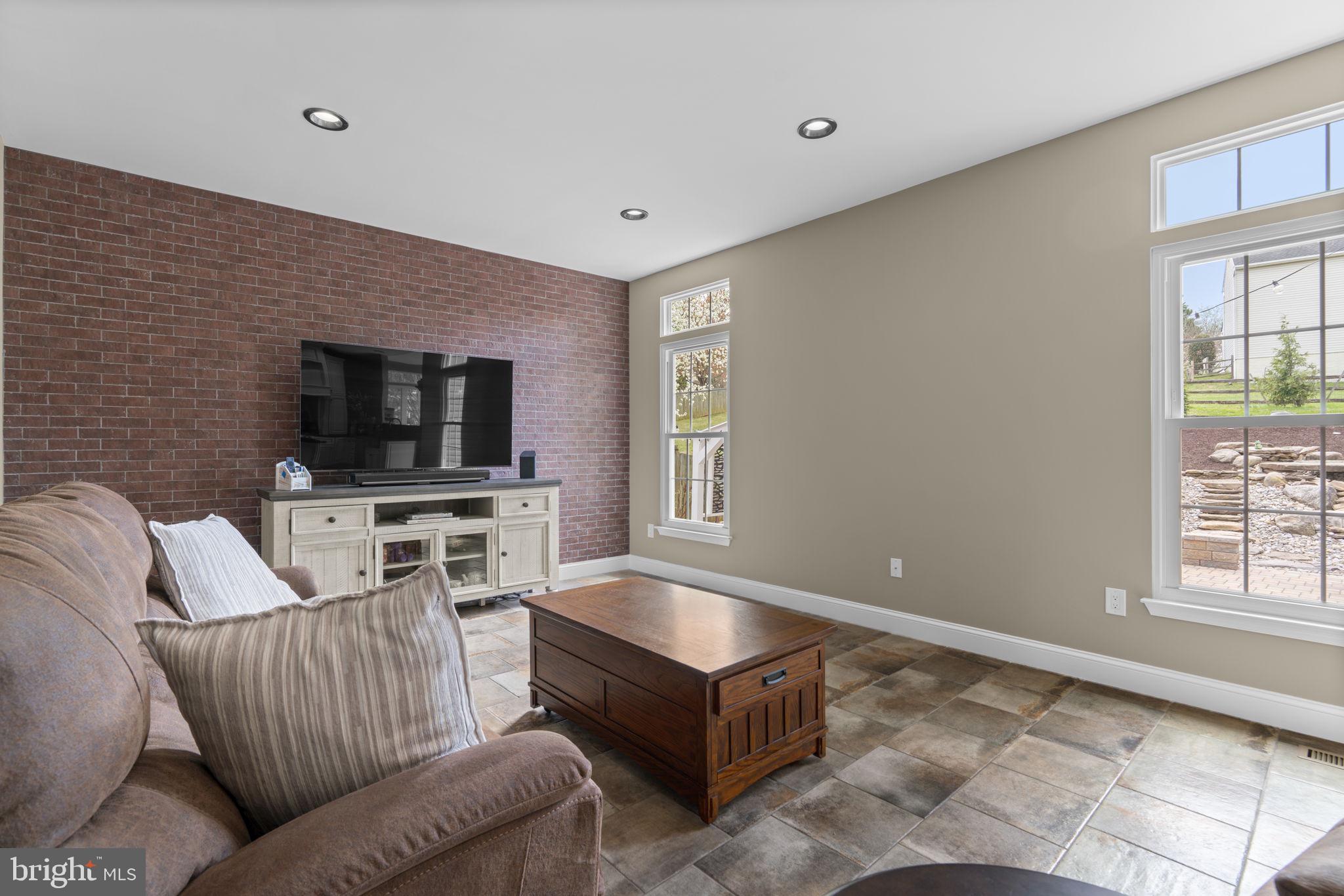 EDGEWOOD - Residential