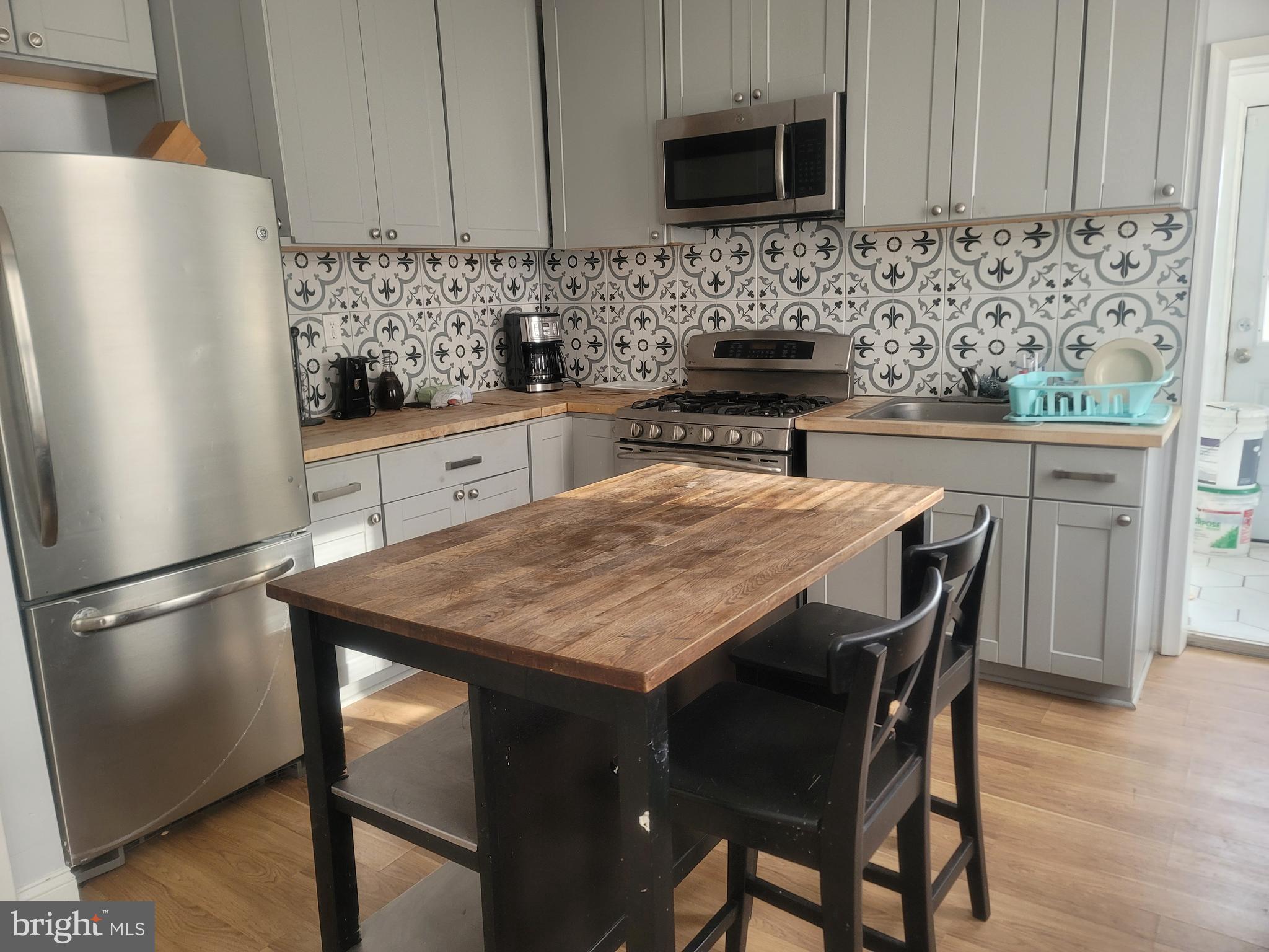 BROADWAY EAST - Residential Lease