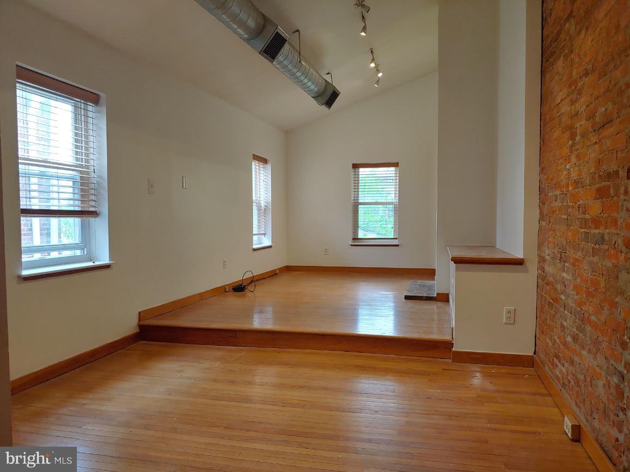 DICKINSON NARROWS - Residential Lease