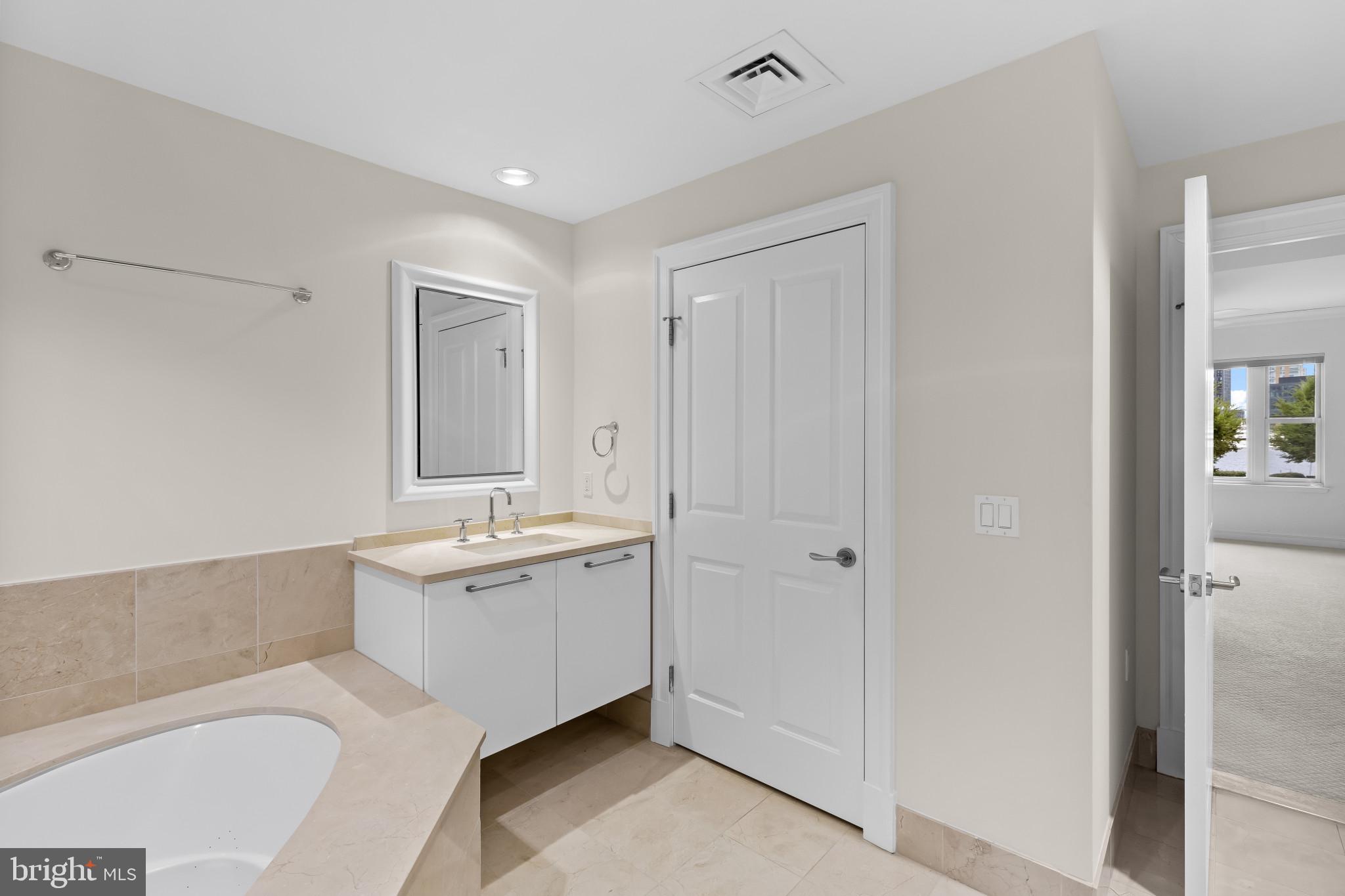 THE RITZ-CARLTON RESIDENCES - Residential Lease