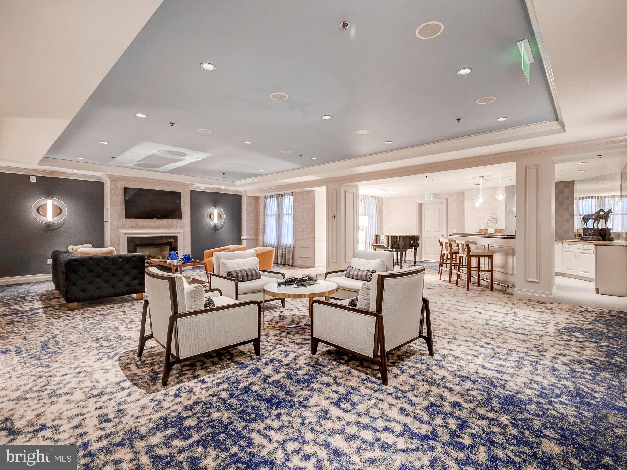 THE RITZ-CARLTON RESIDENCES - Residential Lease