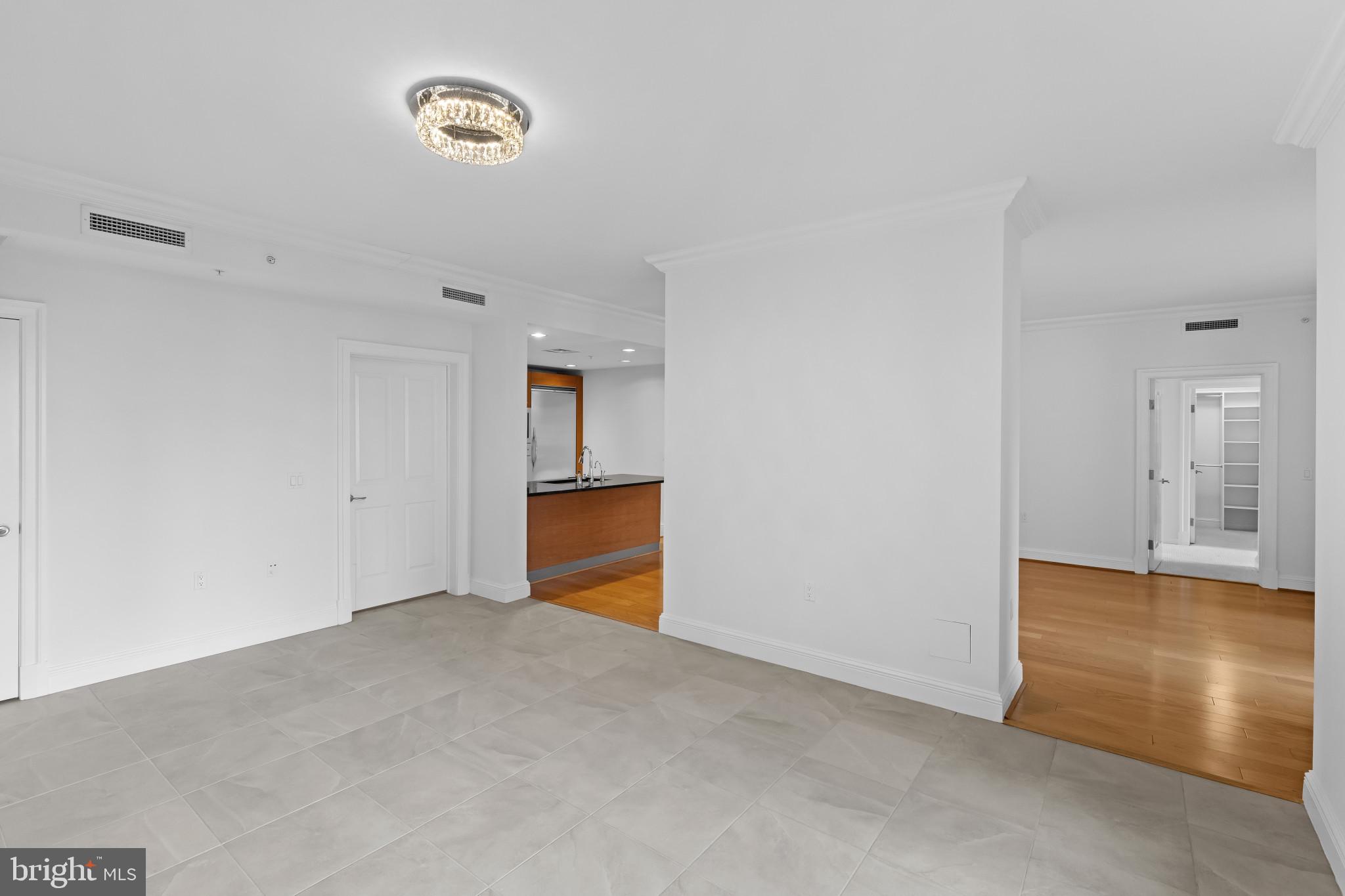 THE RITZ-CARLTON RESIDENCES - Residential Lease