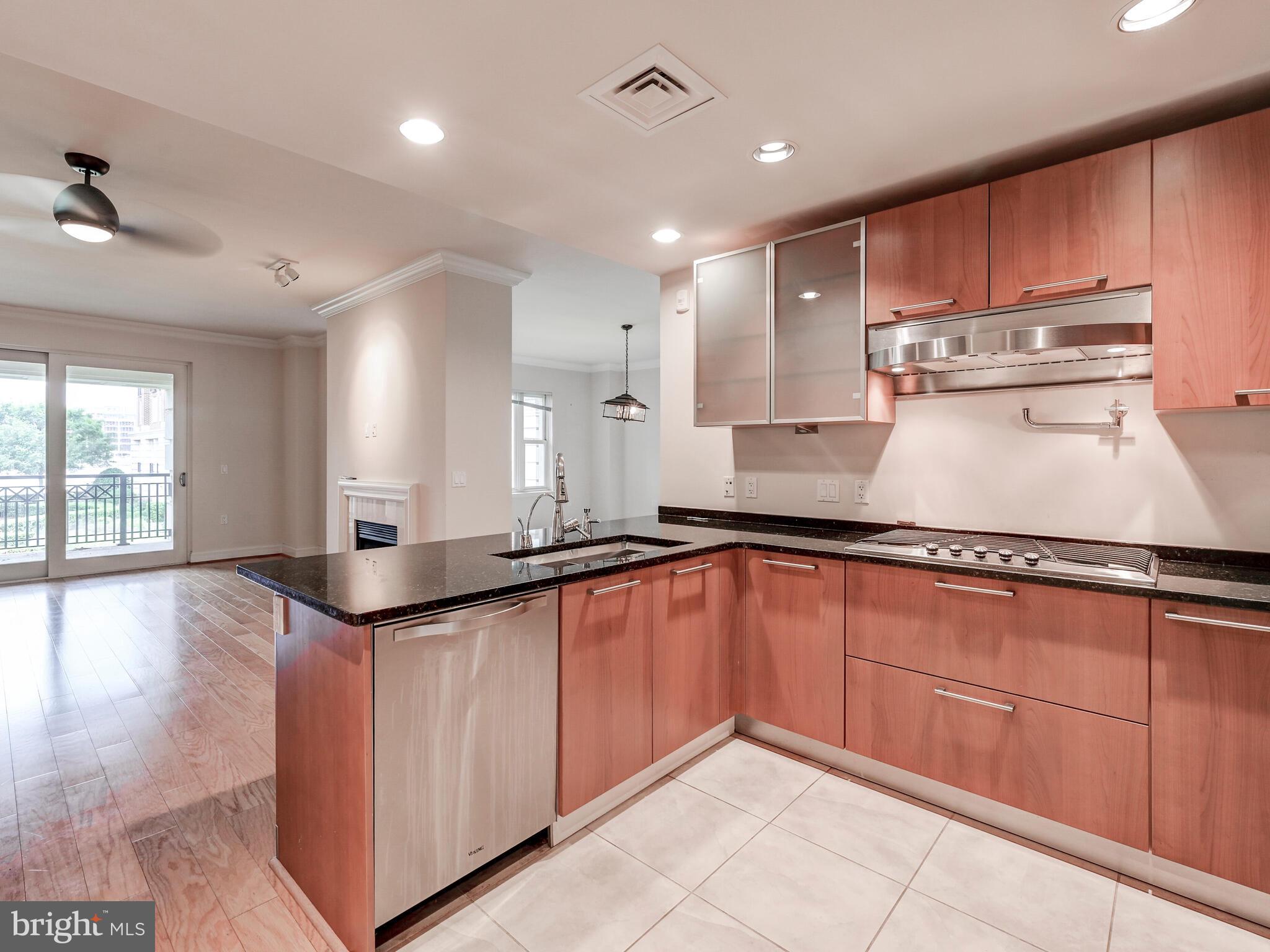 THE RITZ-CARLTON RESIDENCES - Residential Lease
