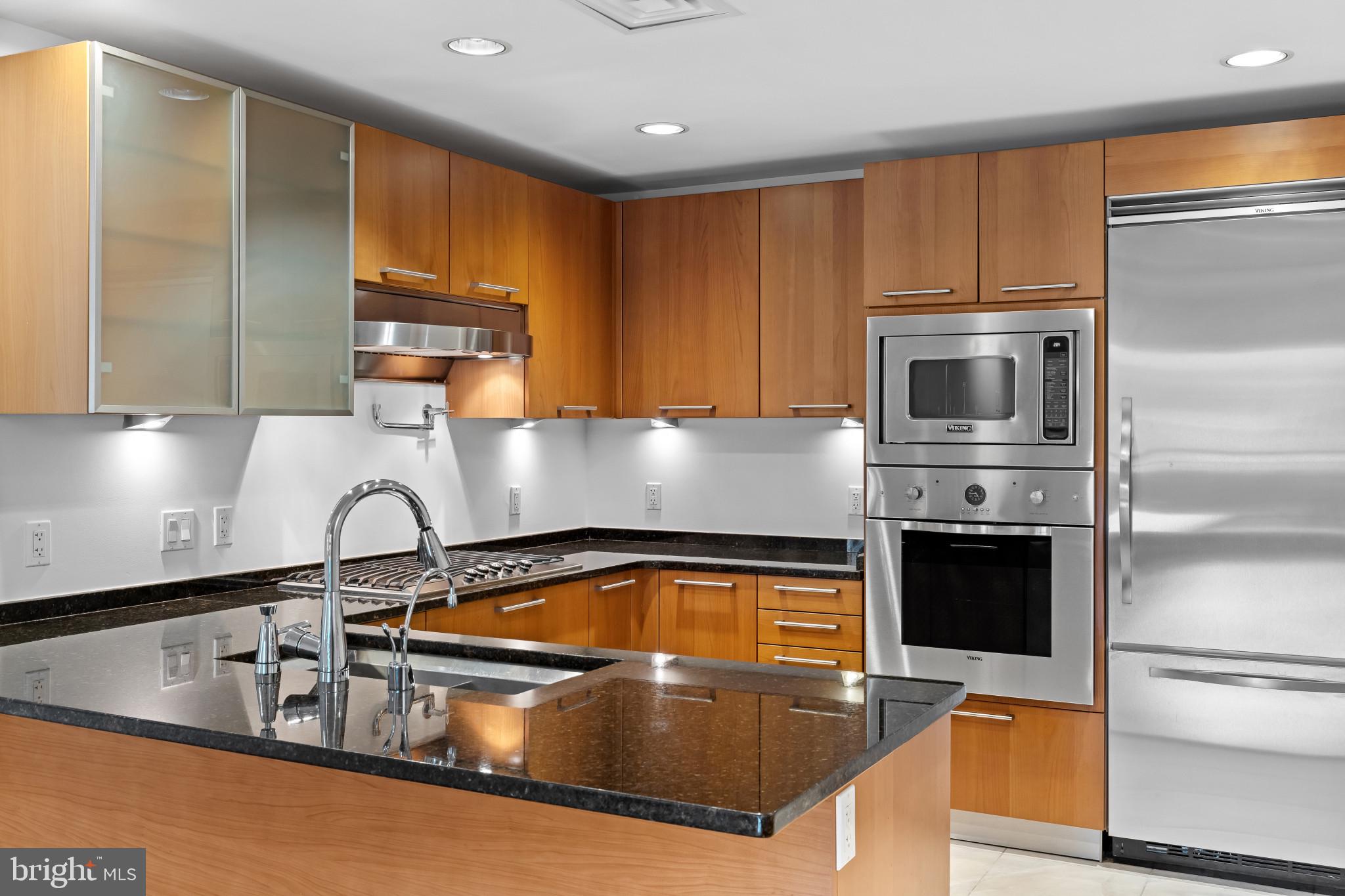 THE RITZ-CARLTON RESIDENCES - Residential Lease