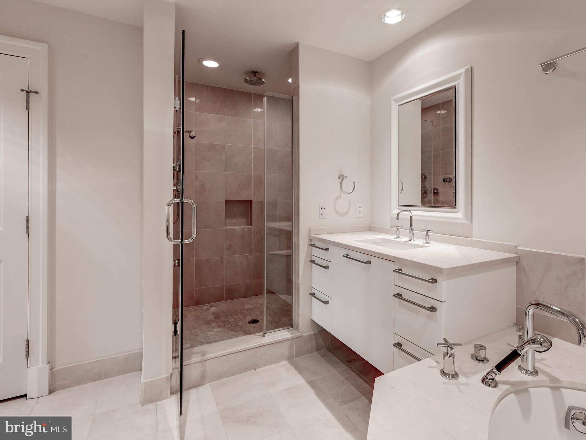 THE RITZ-CARLTON RESIDENCES - Residential Lease