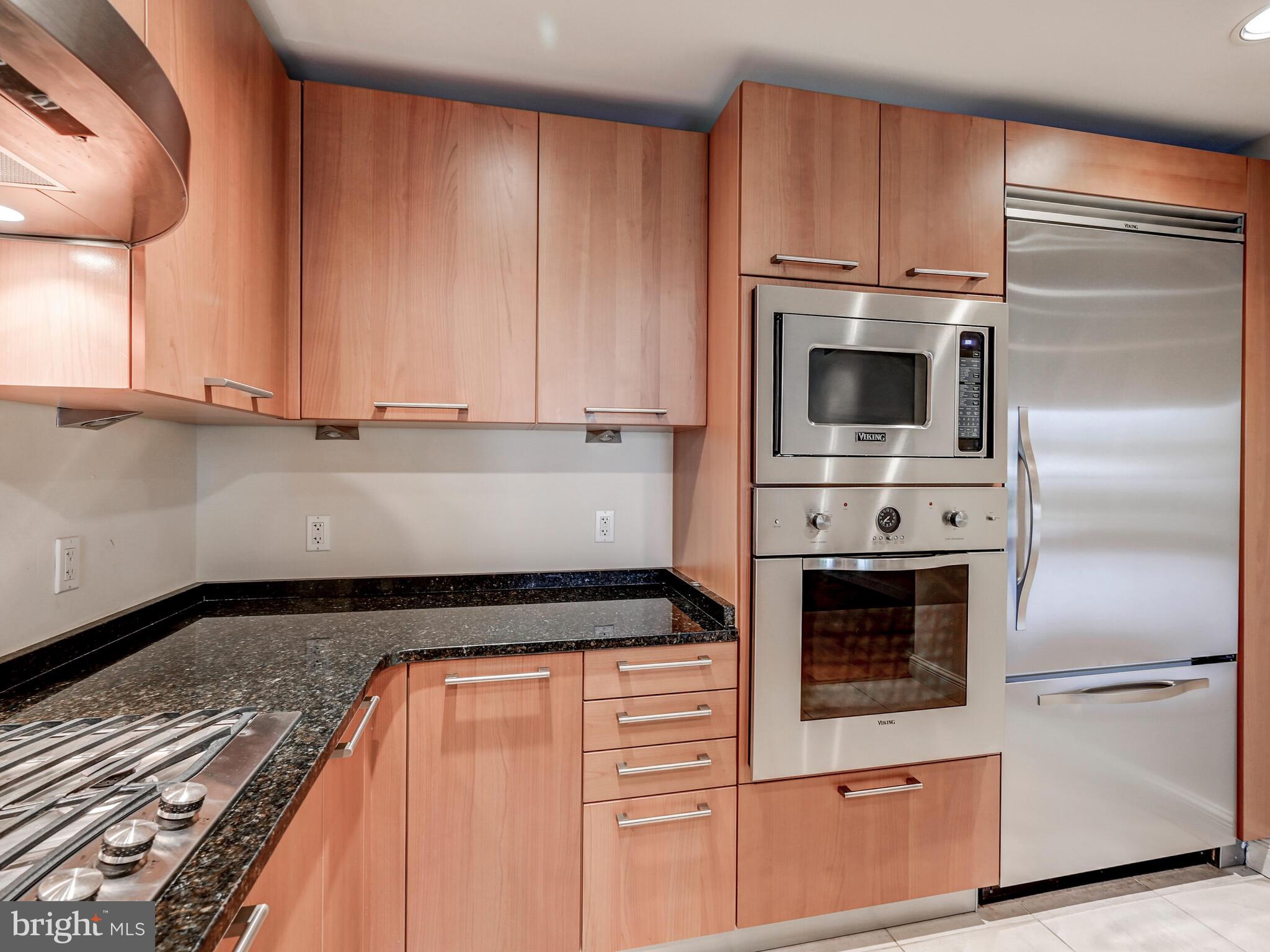 THE RITZ-CARLTON RESIDENCES - Residential Lease