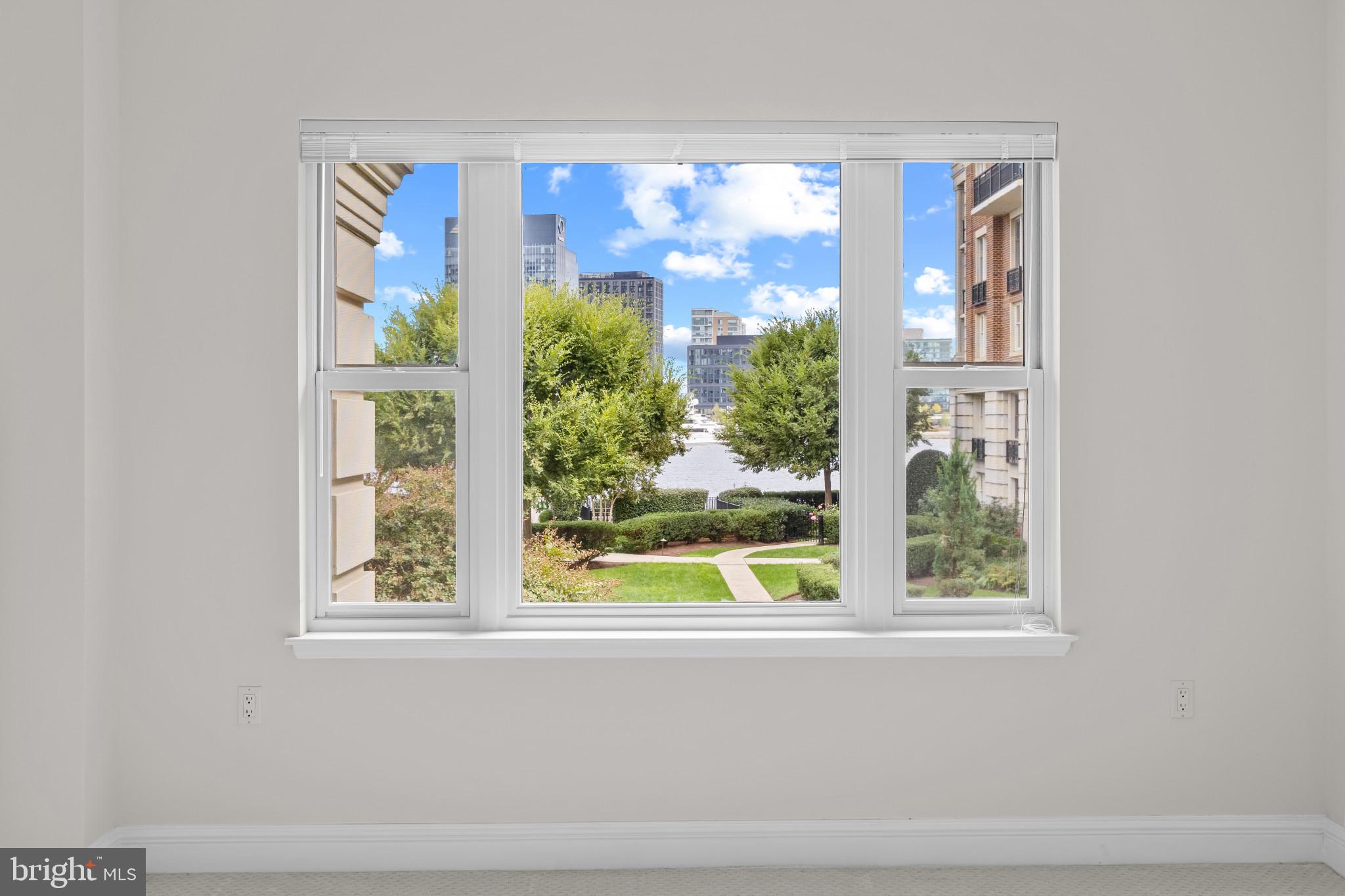 THE RITZ-CARLTON RESIDENCES - Residential Lease