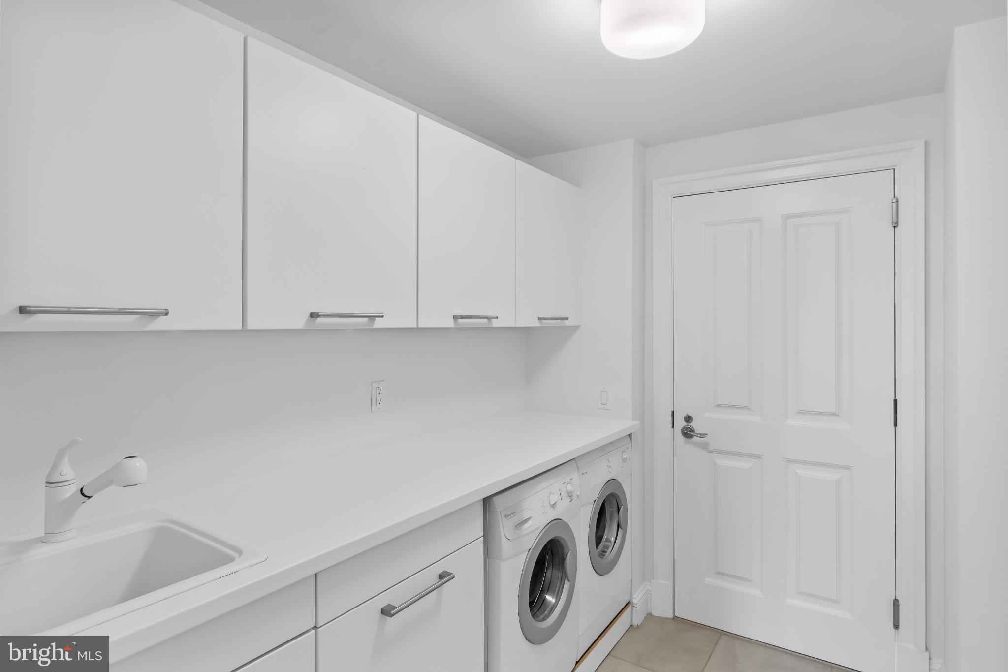 THE RITZ-CARLTON RESIDENCES - Residential Lease