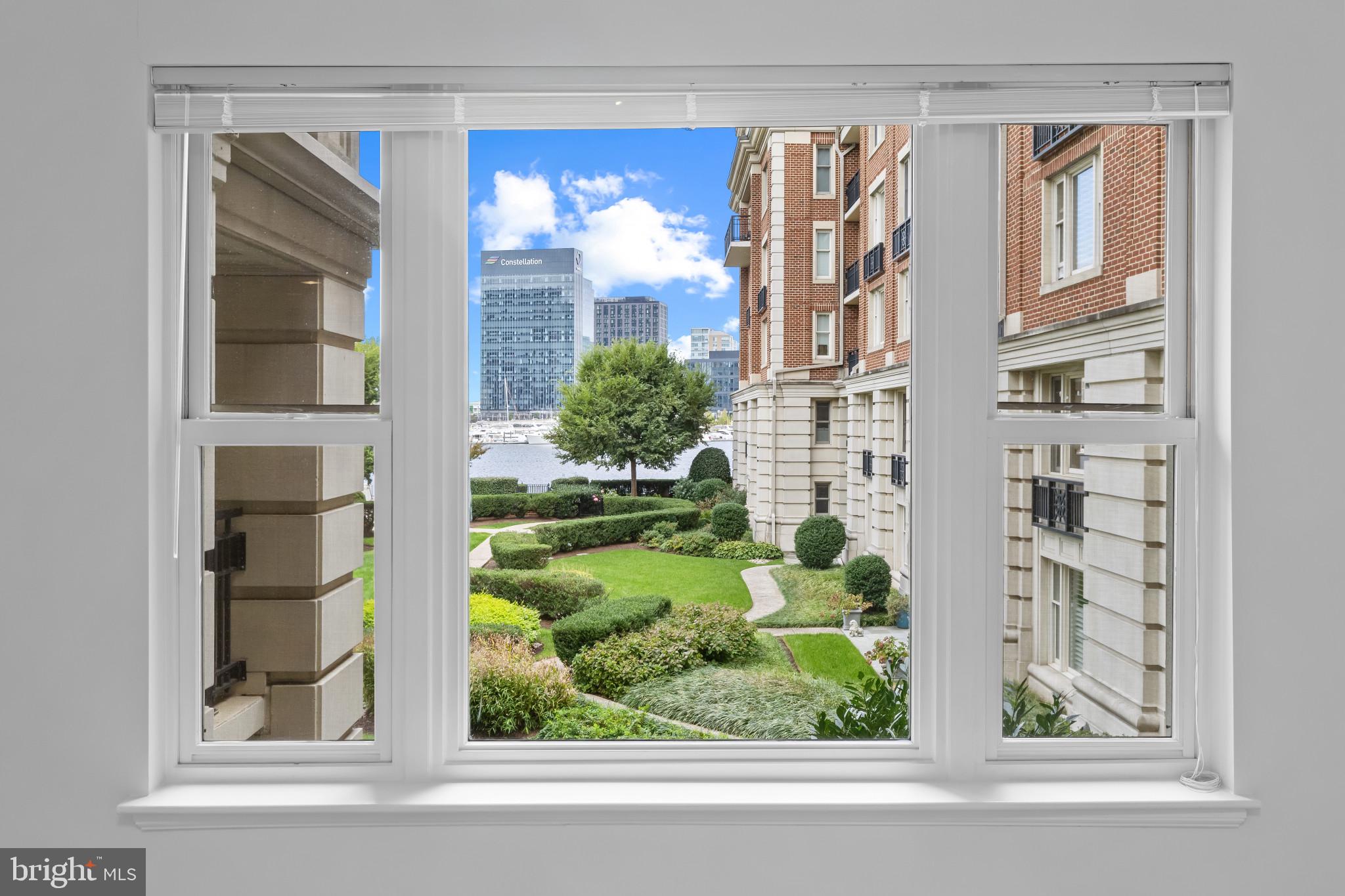 THE RITZ-CARLTON RESIDENCES - Residential Lease