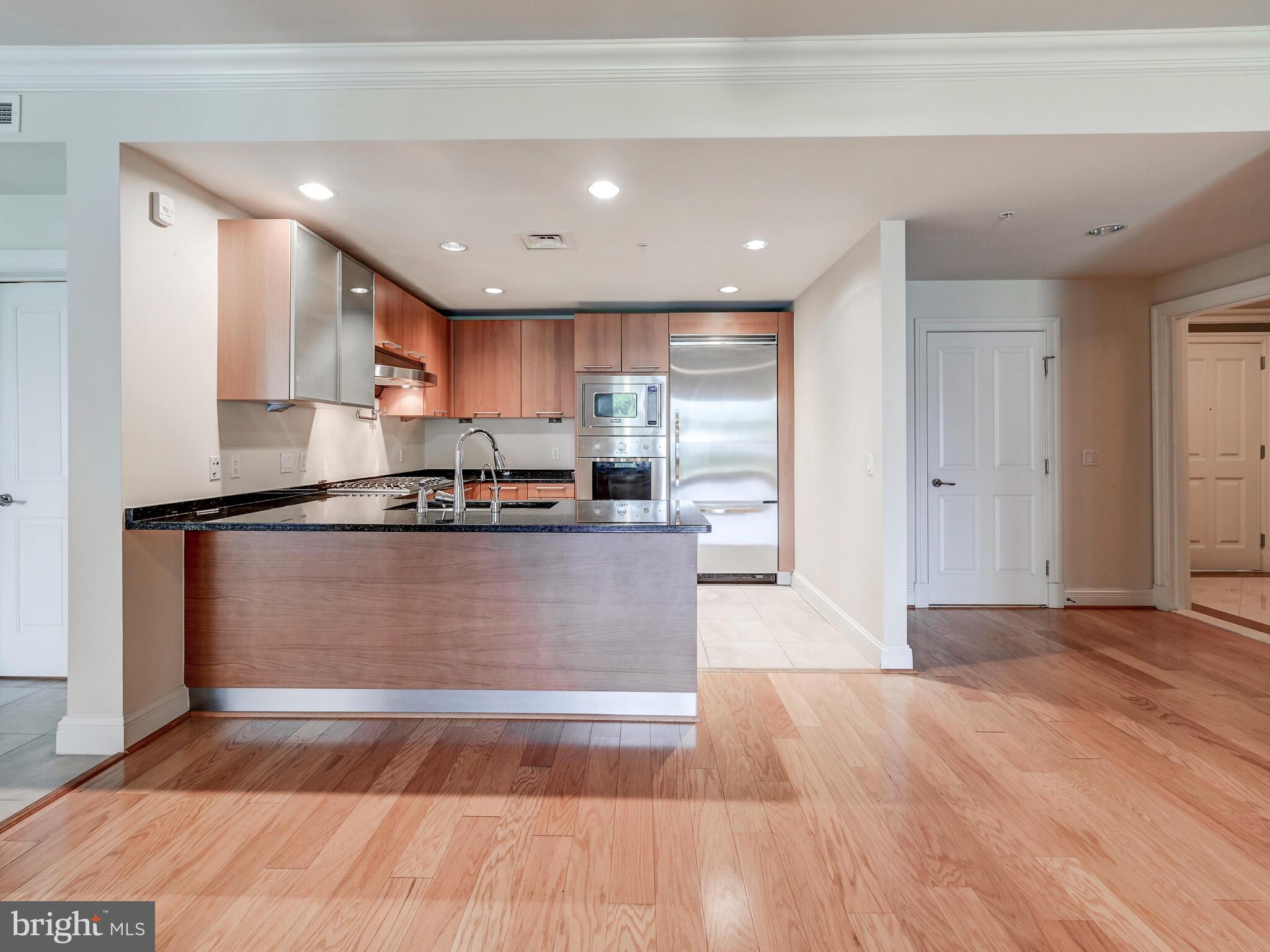 THE RITZ-CARLTON RESIDENCES - Residential Lease