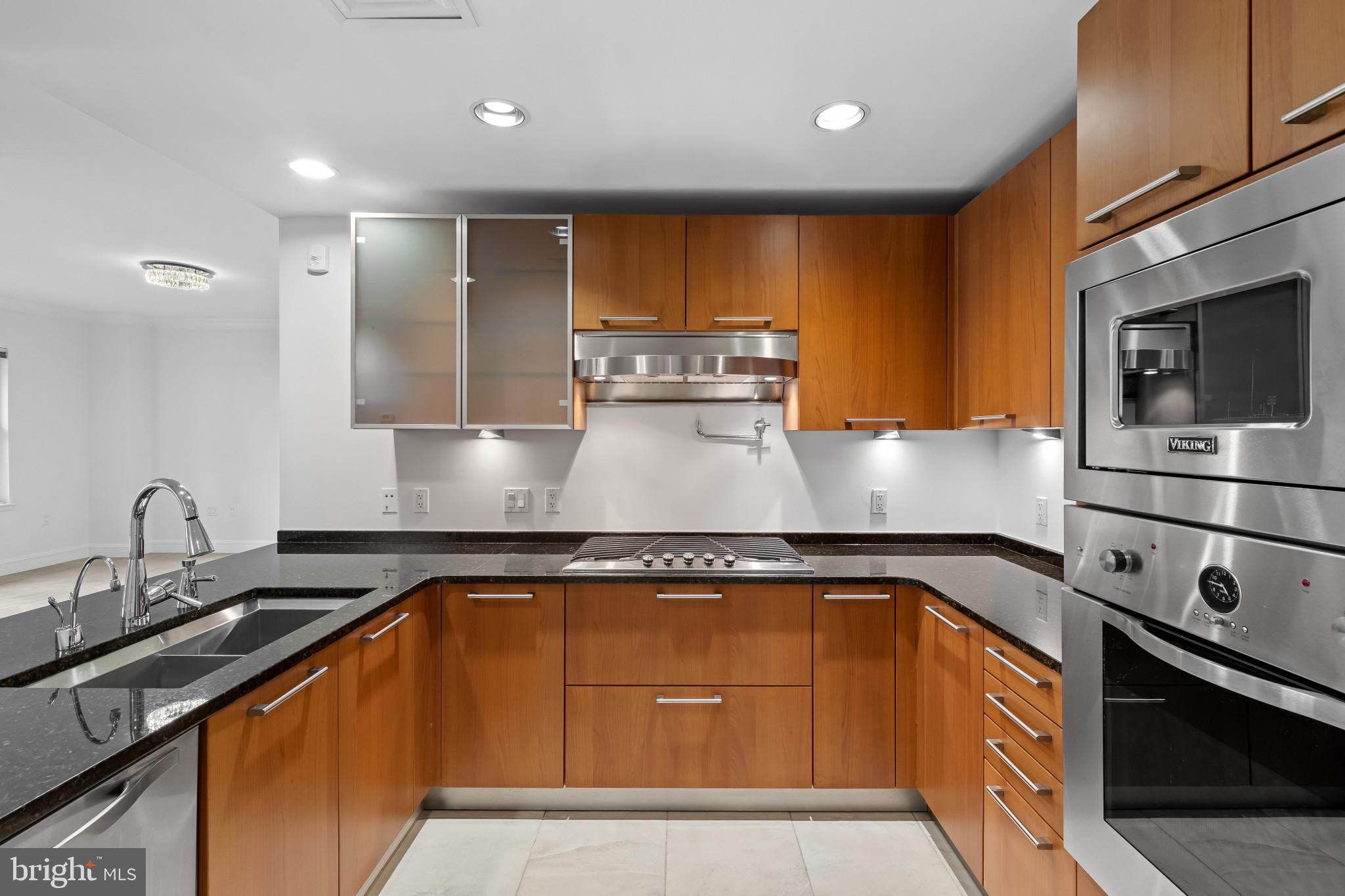 THE RITZ-CARLTON RESIDENCES - Residential Lease