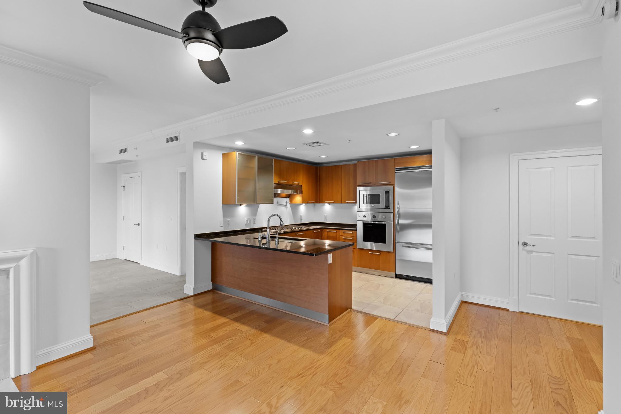 THE RITZ-CARLTON RESIDENCES - Residential Lease