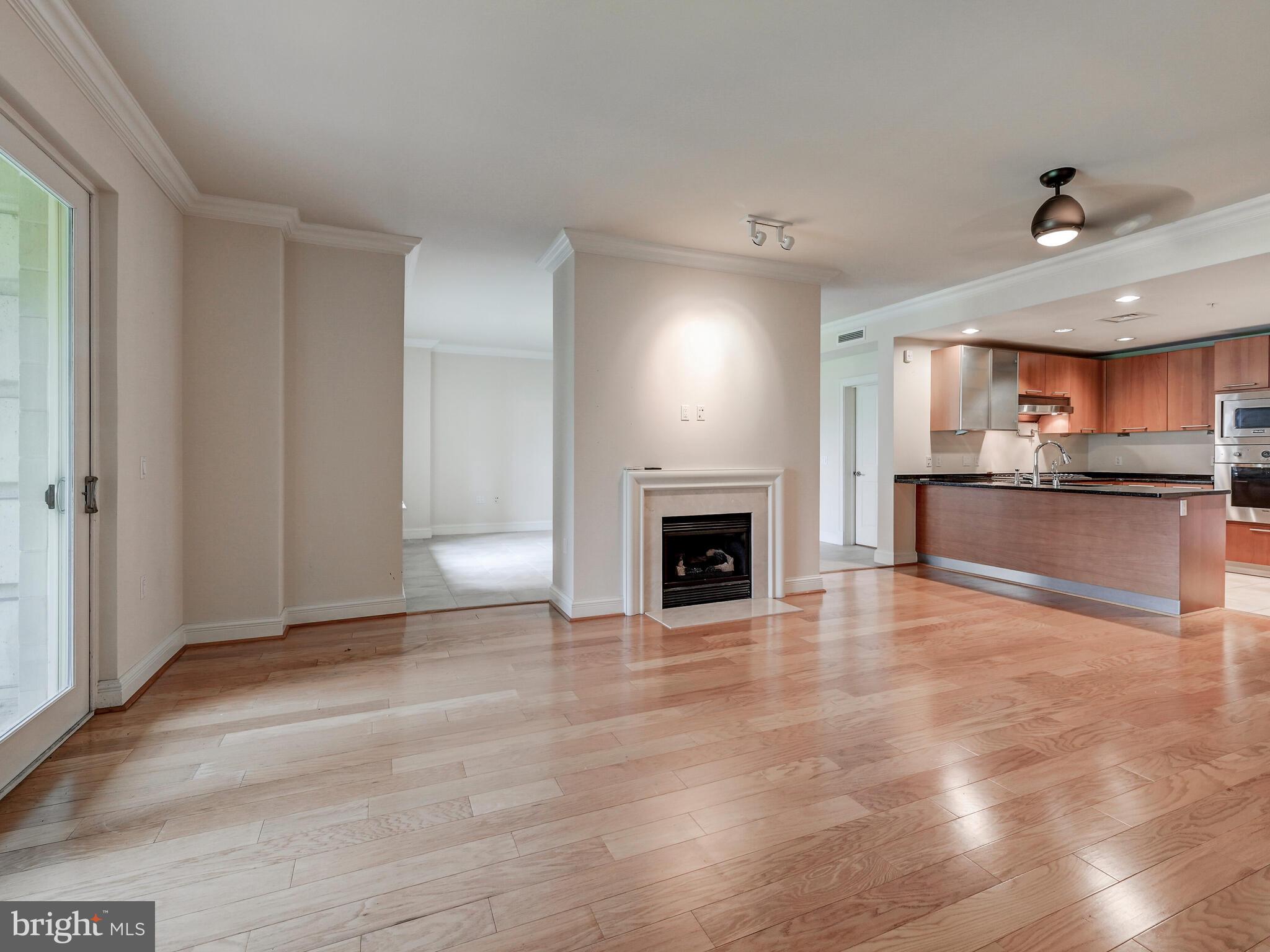 THE RITZ-CARLTON RESIDENCES - Residential Lease