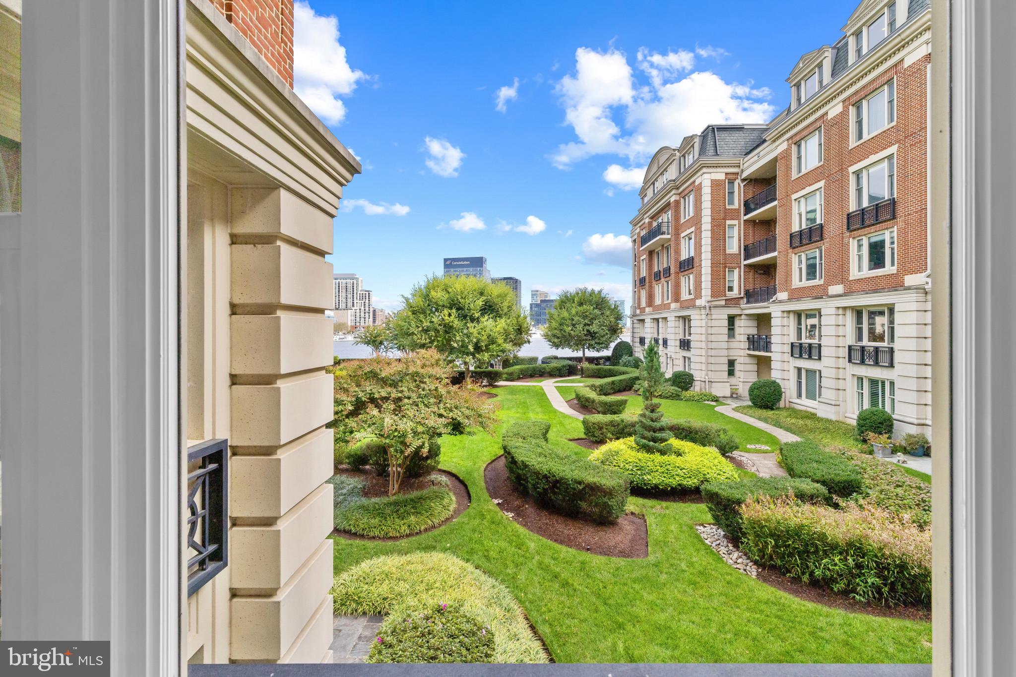 THE RITZ-CARLTON RESIDENCES - Residential Lease