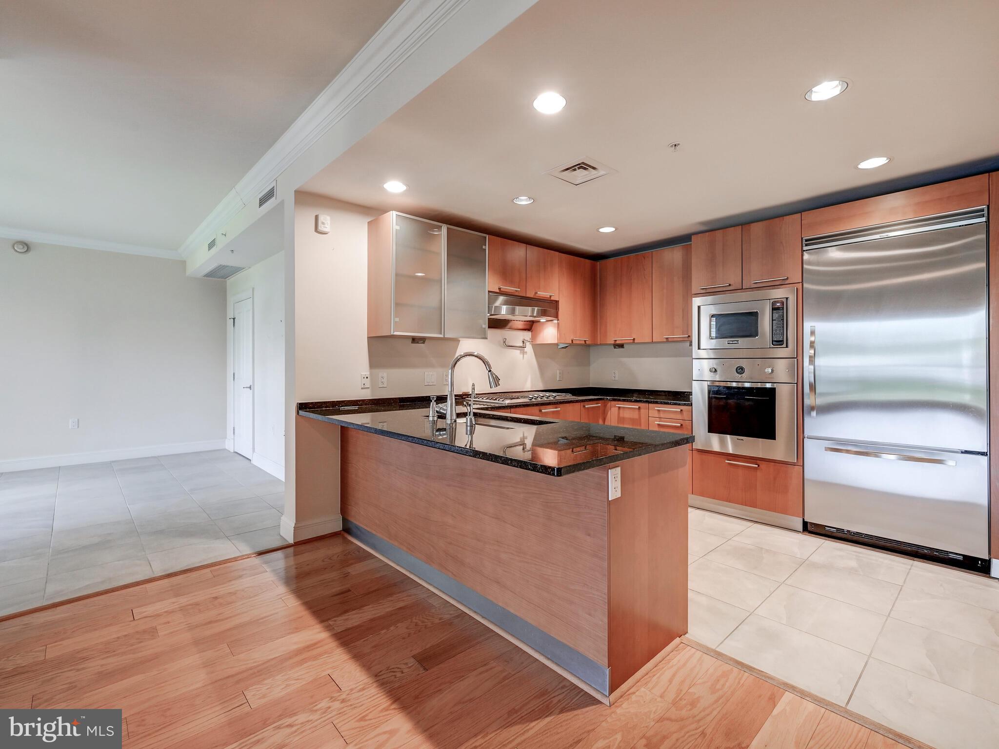 THE RITZ-CARLTON RESIDENCES - Residential Lease