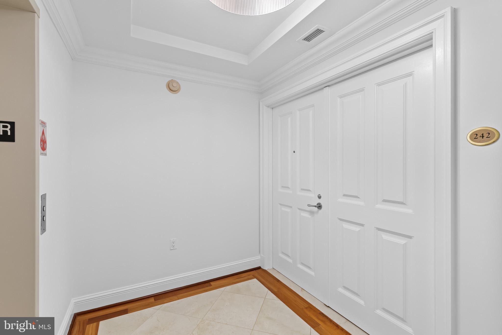 THE RITZ-CARLTON RESIDENCES - Residential Lease