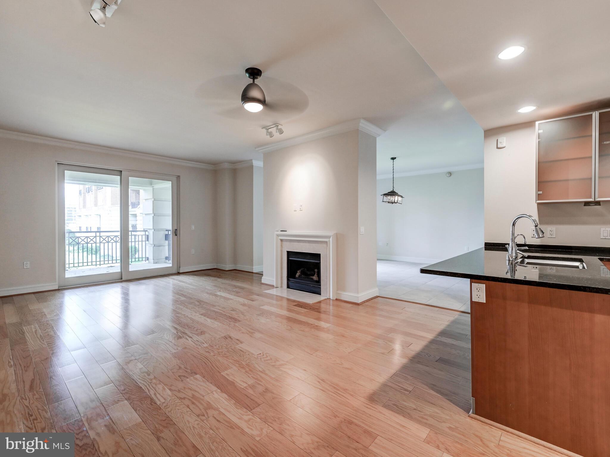 THE RITZ-CARLTON RESIDENCES - Residential Lease
