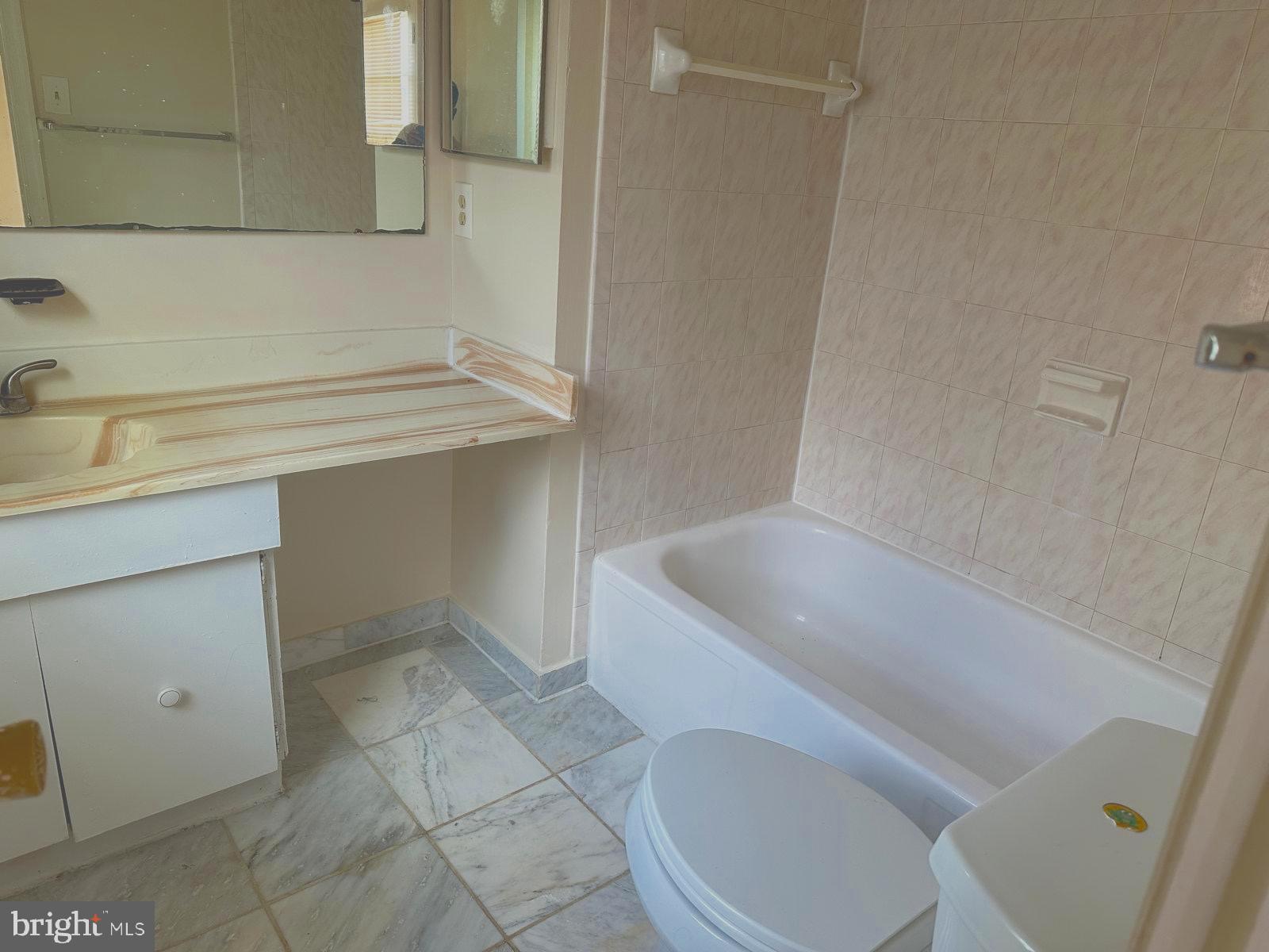 MT VERNON SQUARE - Residential Lease