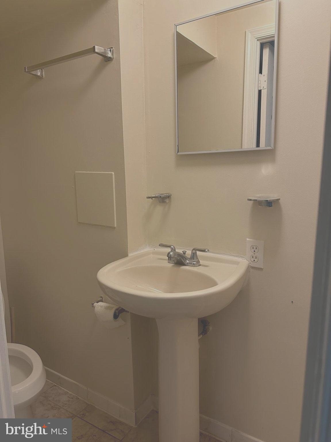 MT VERNON SQUARE - Residential Lease