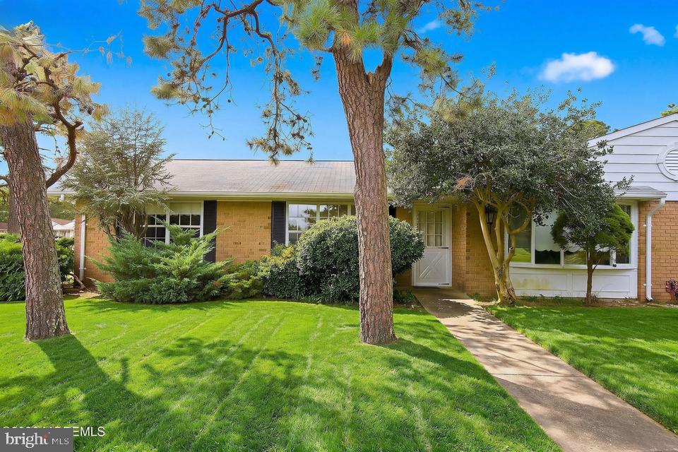 33 GRAMERCY LANE