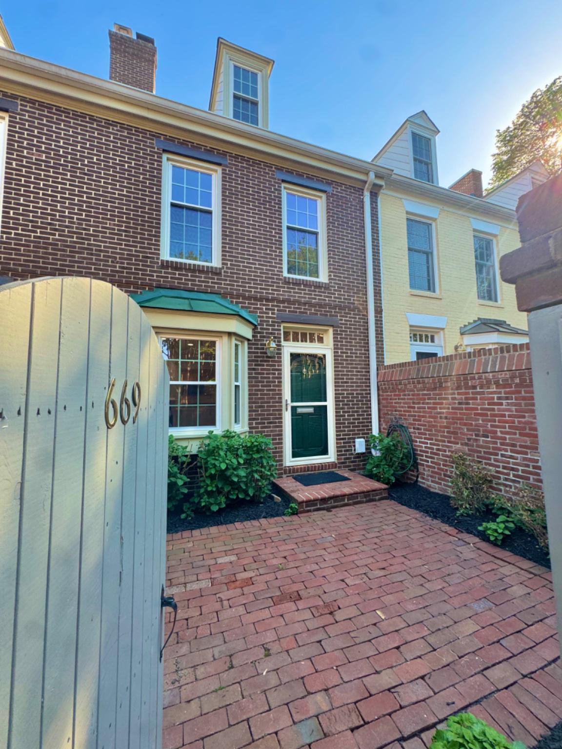 669 S COLUMBUS STREET