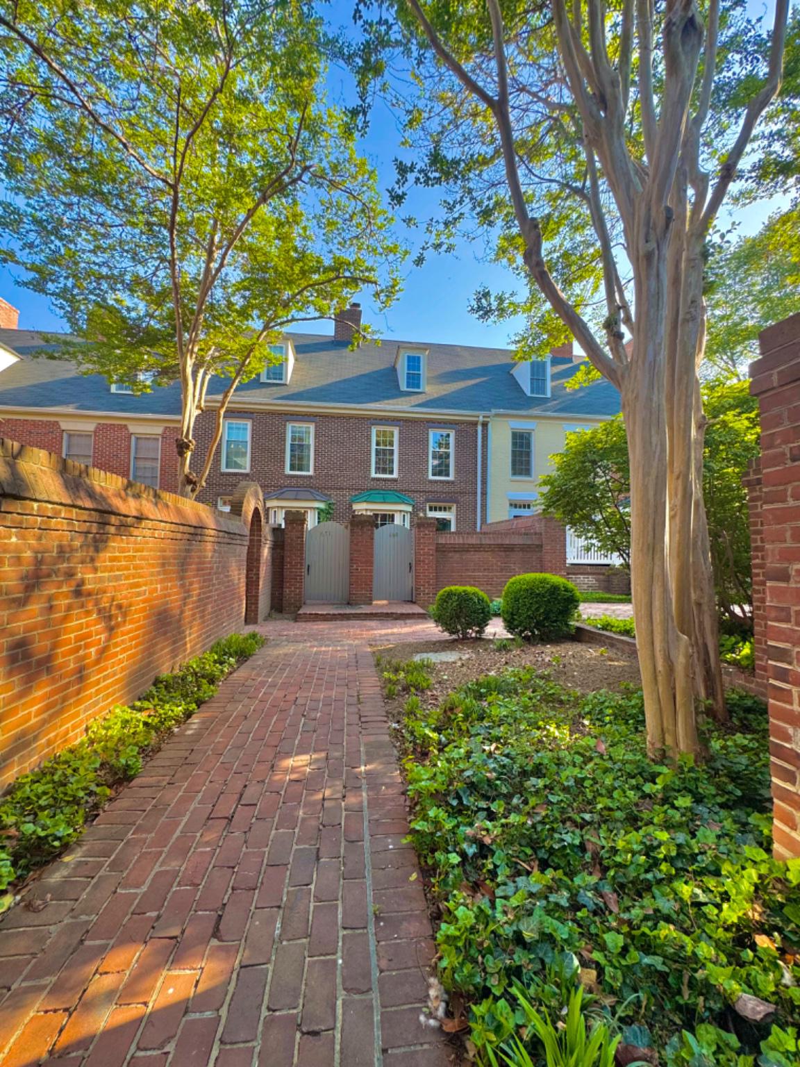 669 S COLUMBUS STREET