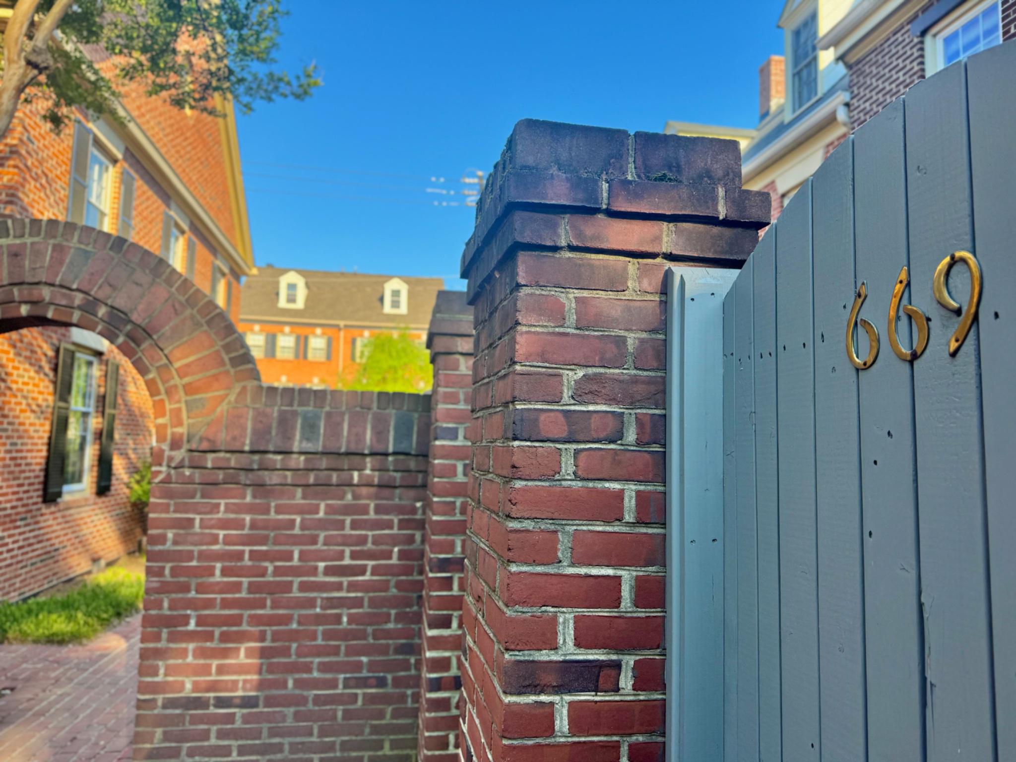 669 S COLUMBUS STREET