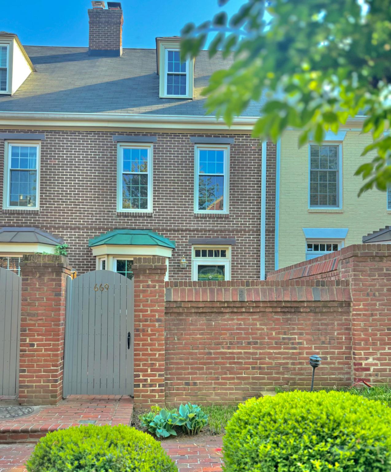 669 S COLUMBUS STREET