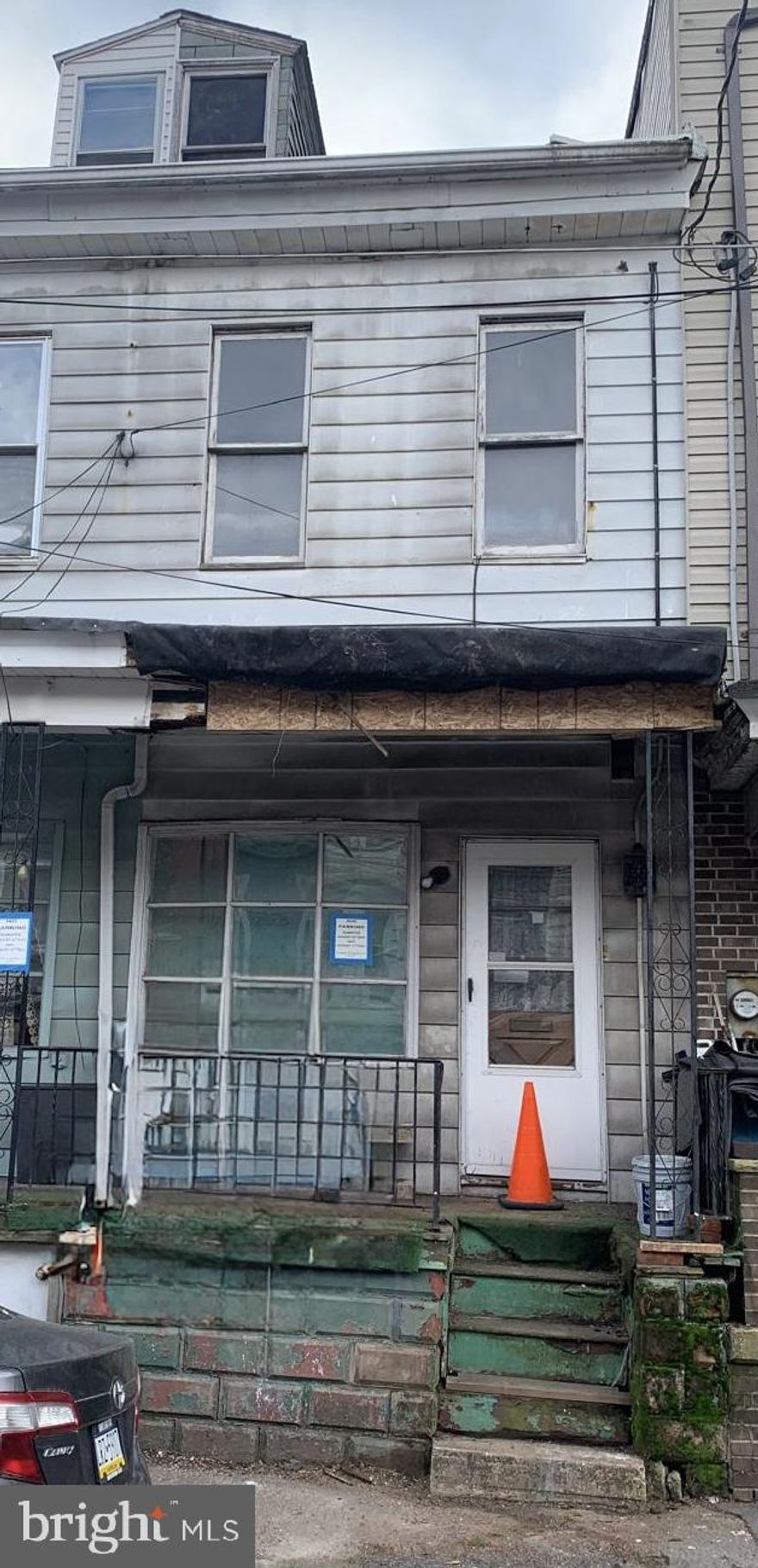 This is a true blank canvas ready for your next project. The property is a shell and requires a complete renovation—perfect for experienced investors looking for their next flip or buy-and-hold rental. With the right vision and updates, there’s solid potential for strong returns. Hold Harmless Agreement must be signed prior to entry.