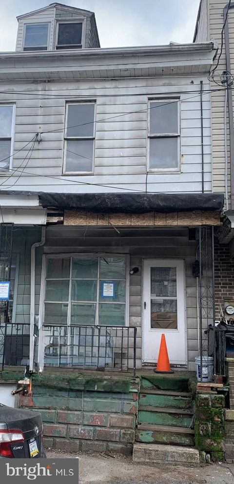 Townhouse For Sale - 130 W Mahanoy Street<br/> MAHANOY CITY, PA 17948