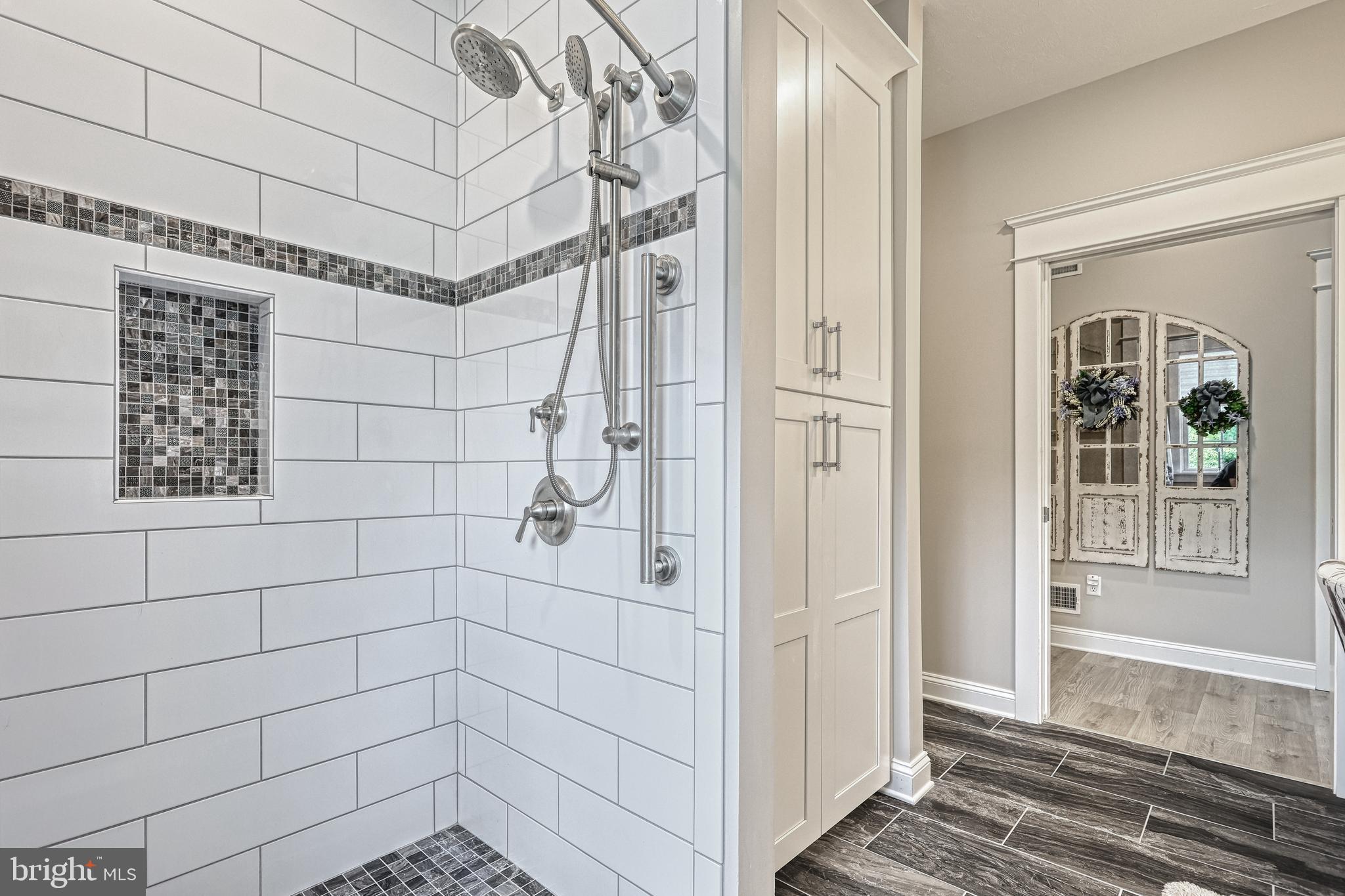 COUNTRY MANOR ESTATES - Residential