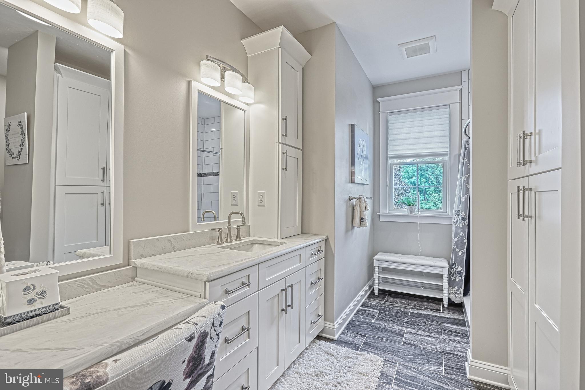 COUNTRY MANOR ESTATES - Residential