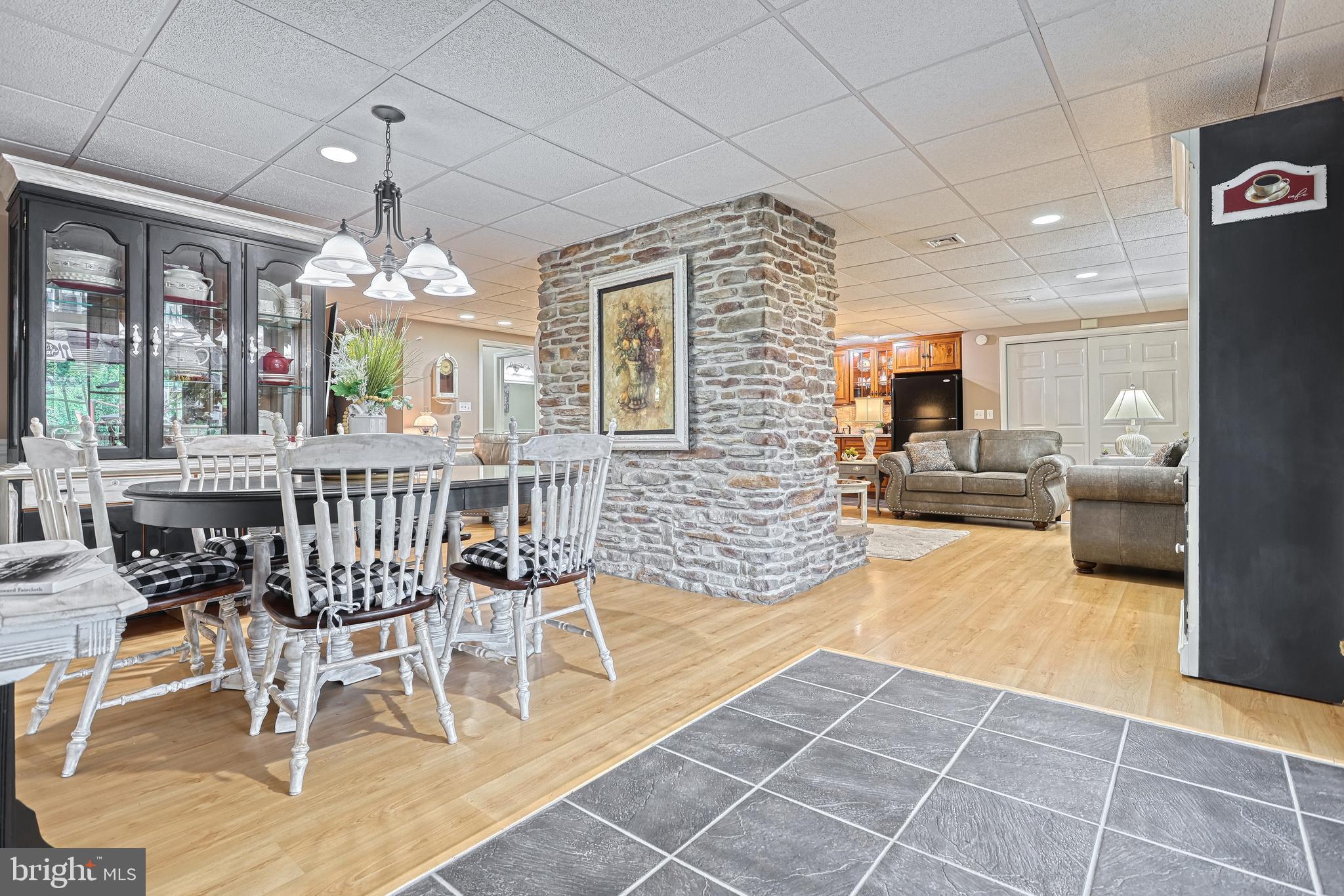 COUNTRY MANOR ESTATES - Residential