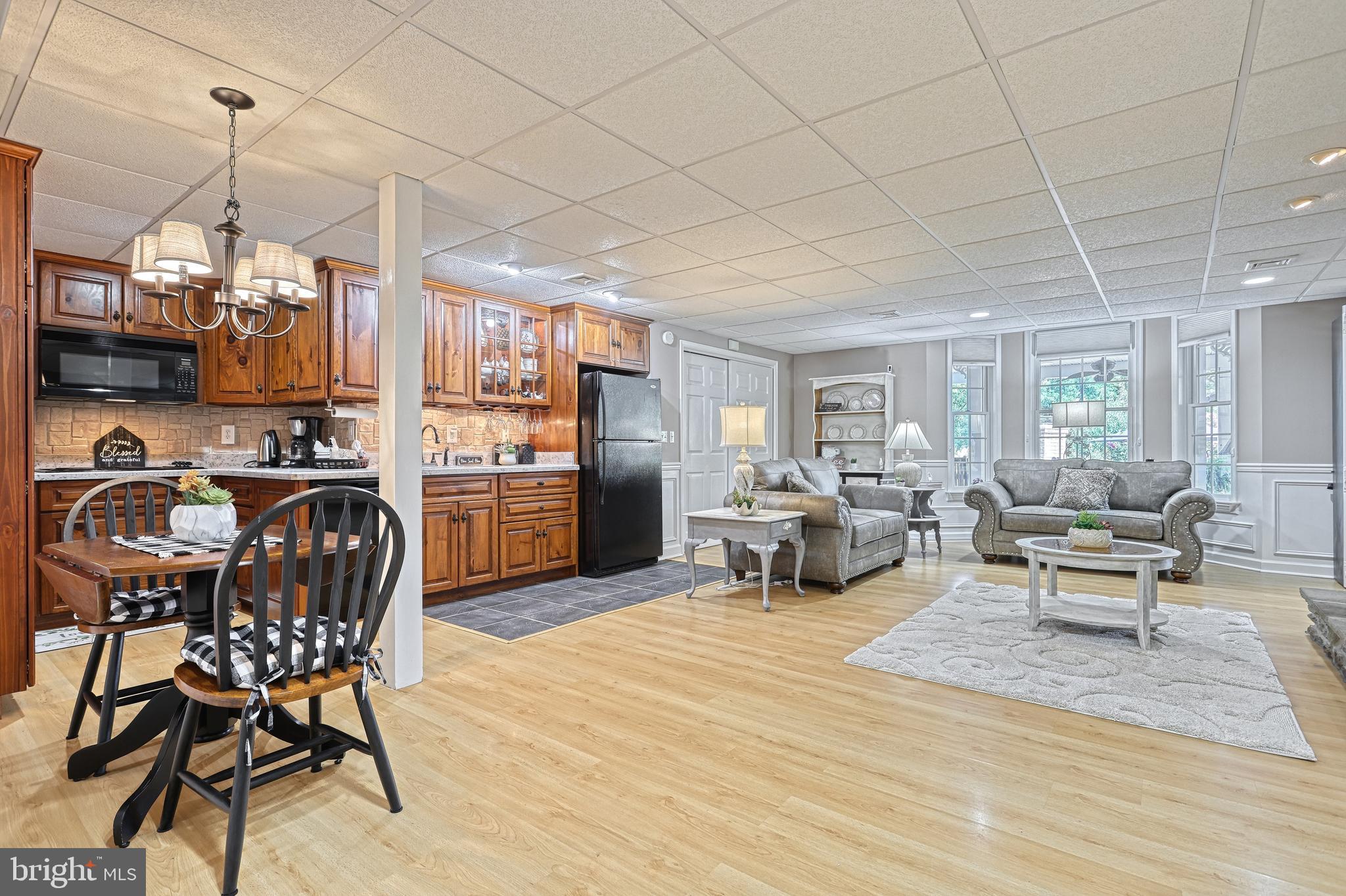 COUNTRY MANOR ESTATES - Residential