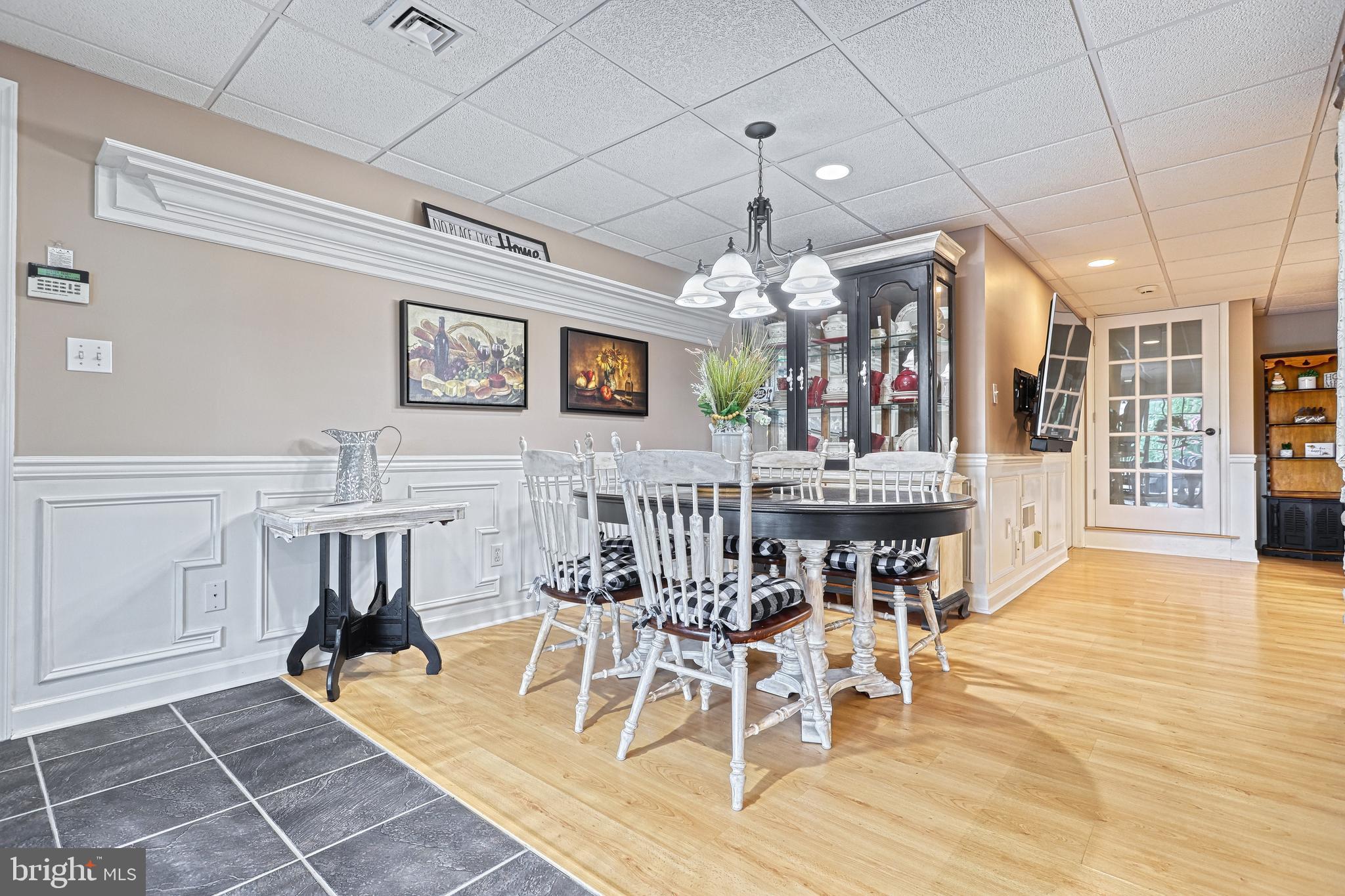 COUNTRY MANOR ESTATES - Residential