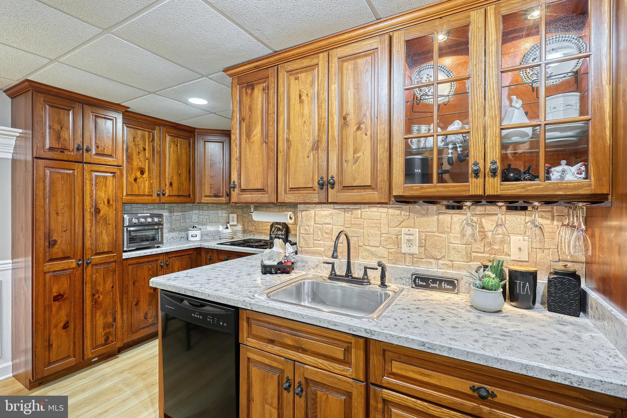 COUNTRY MANOR ESTATES - Residential