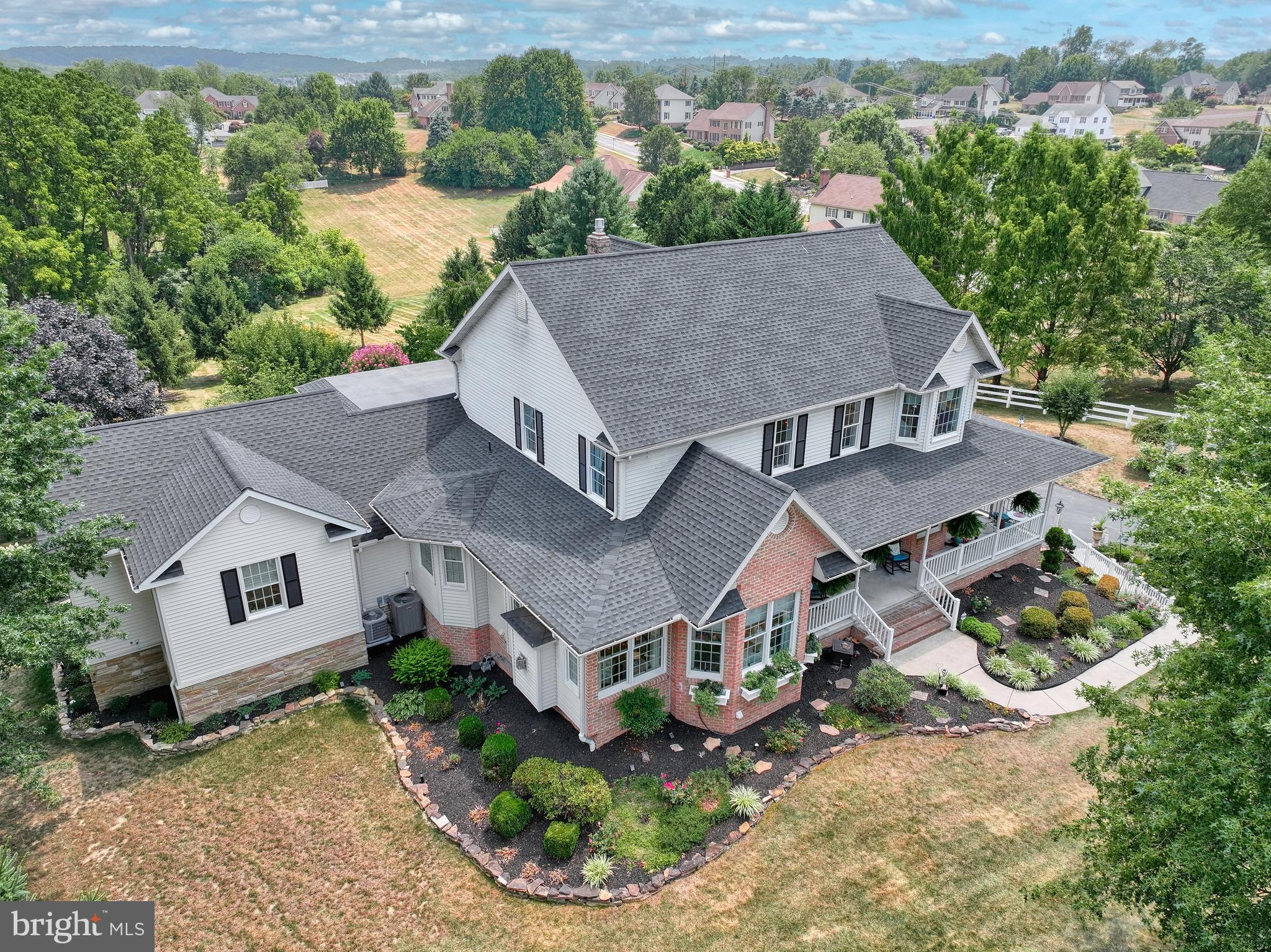 COUNTRY MANOR ESTATES - Residential