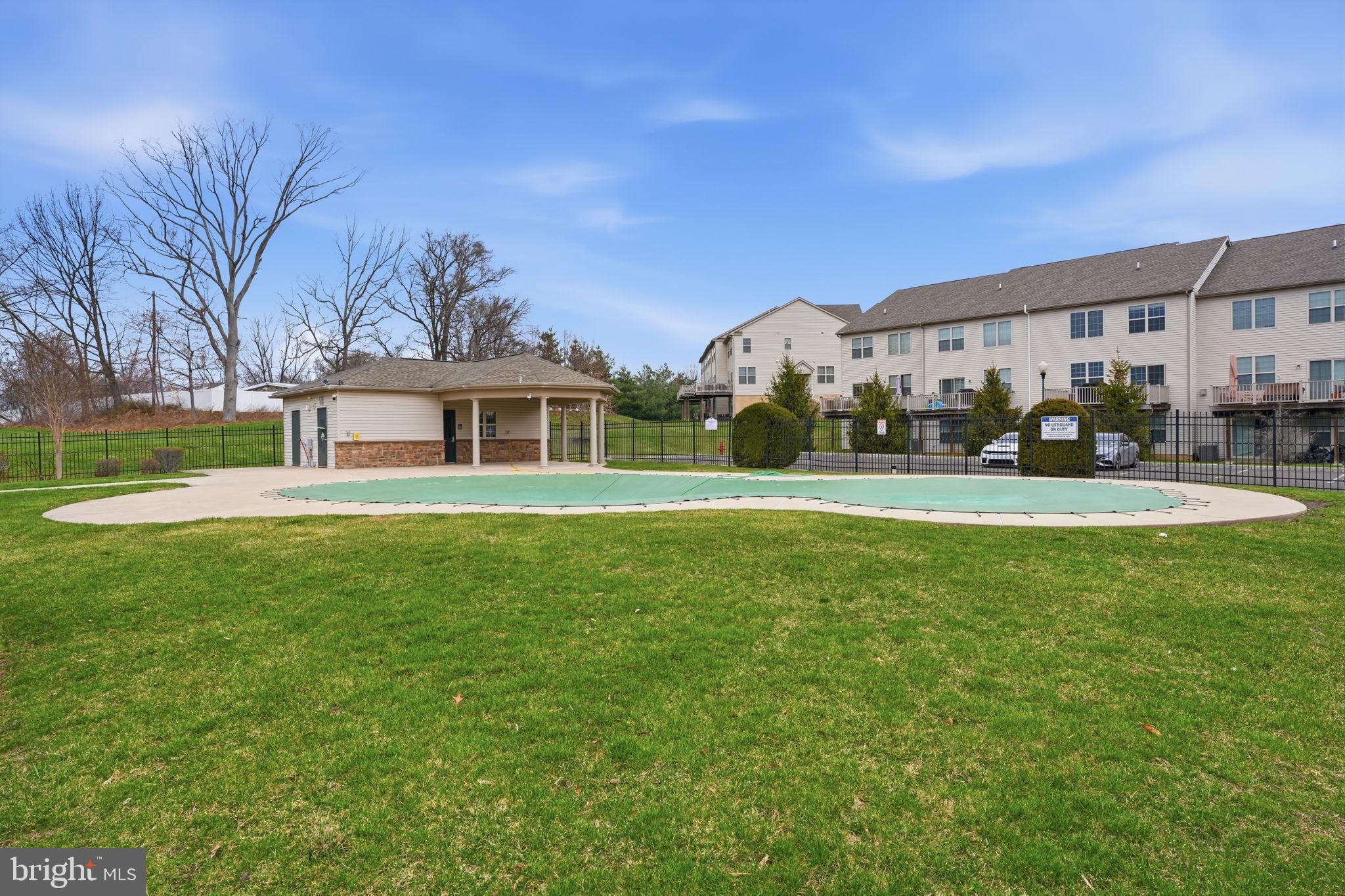 EMERALD WALK - Residential