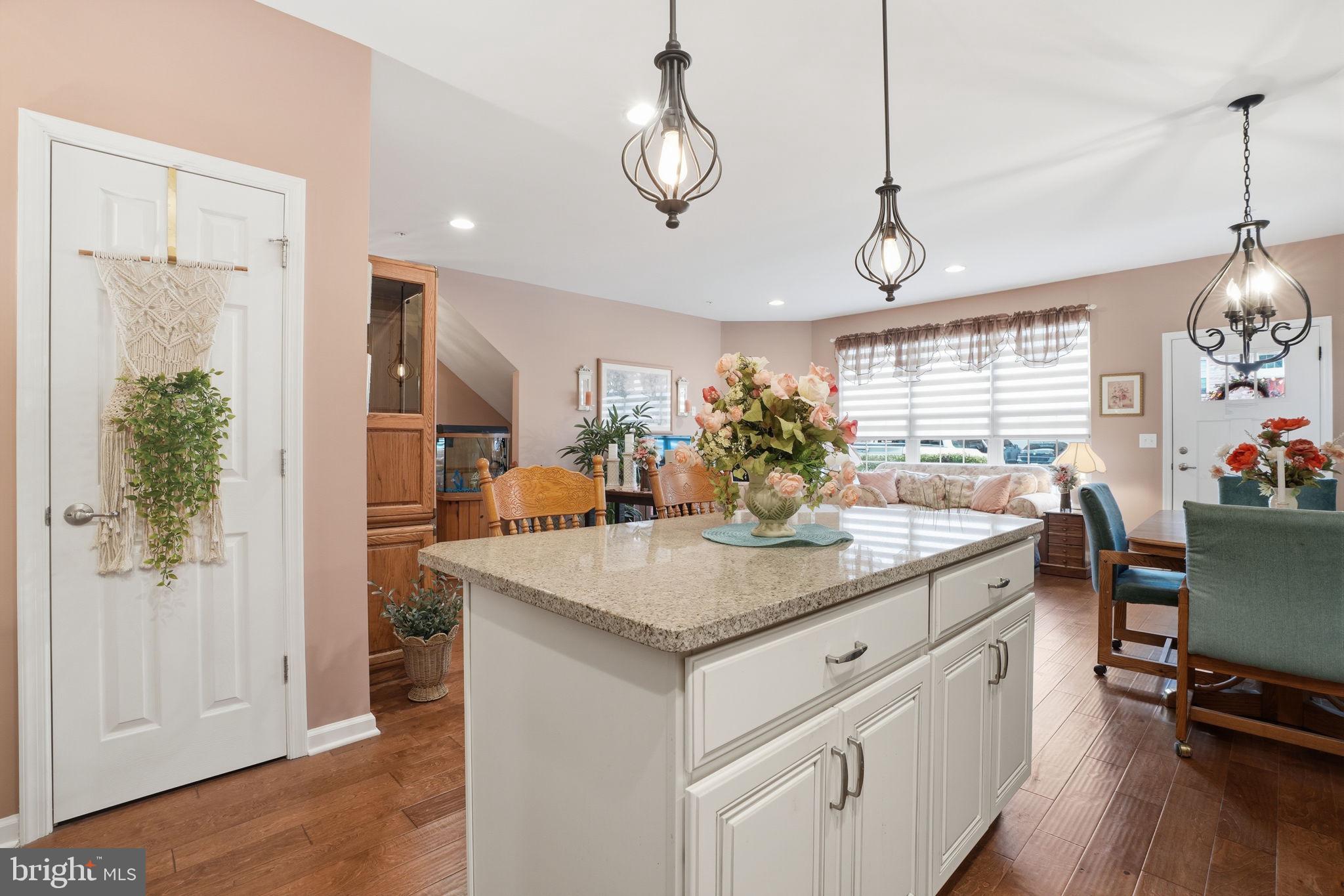 EMERALD WALK - Residential