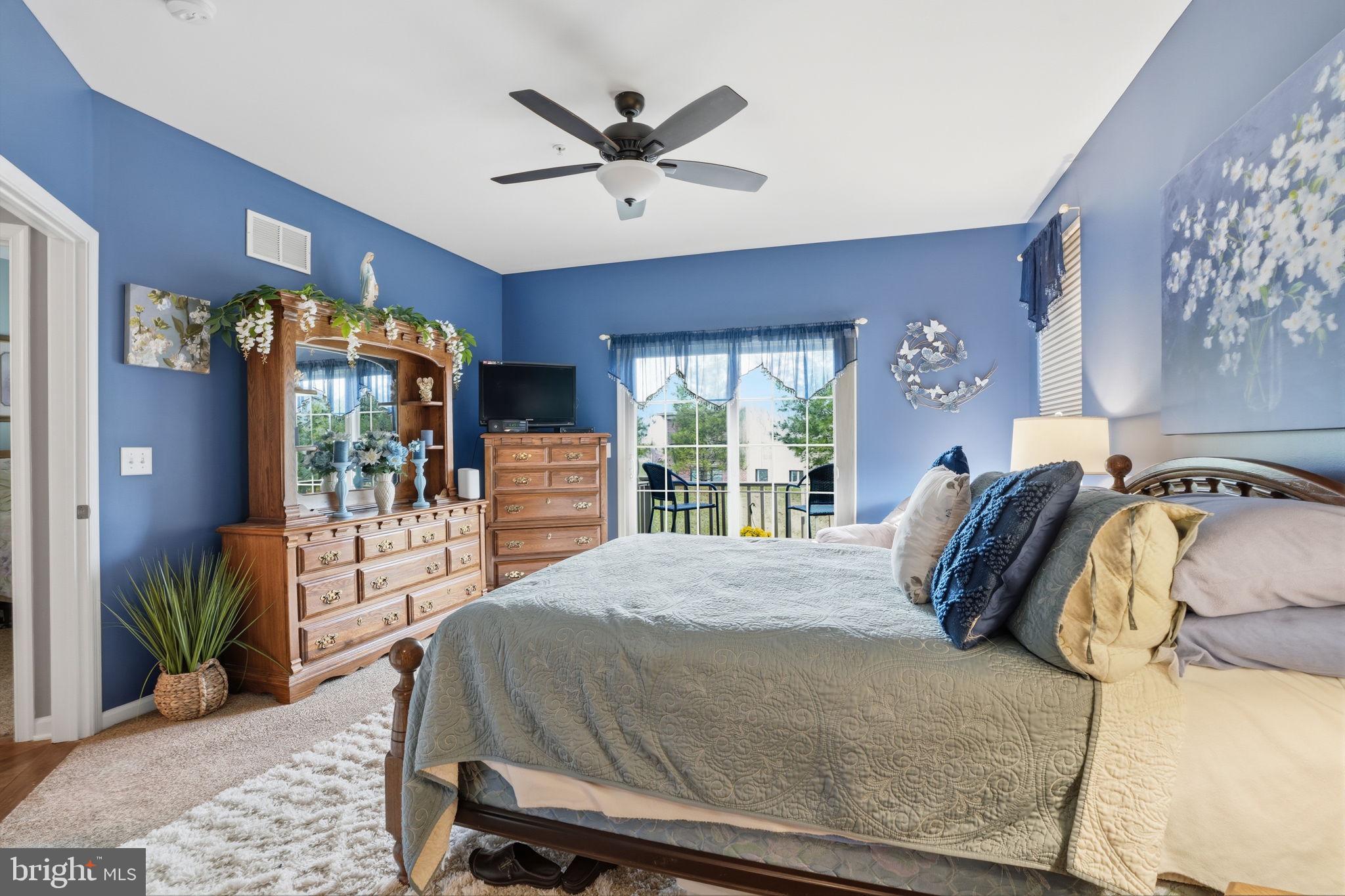 EMERALD WALK - Residential