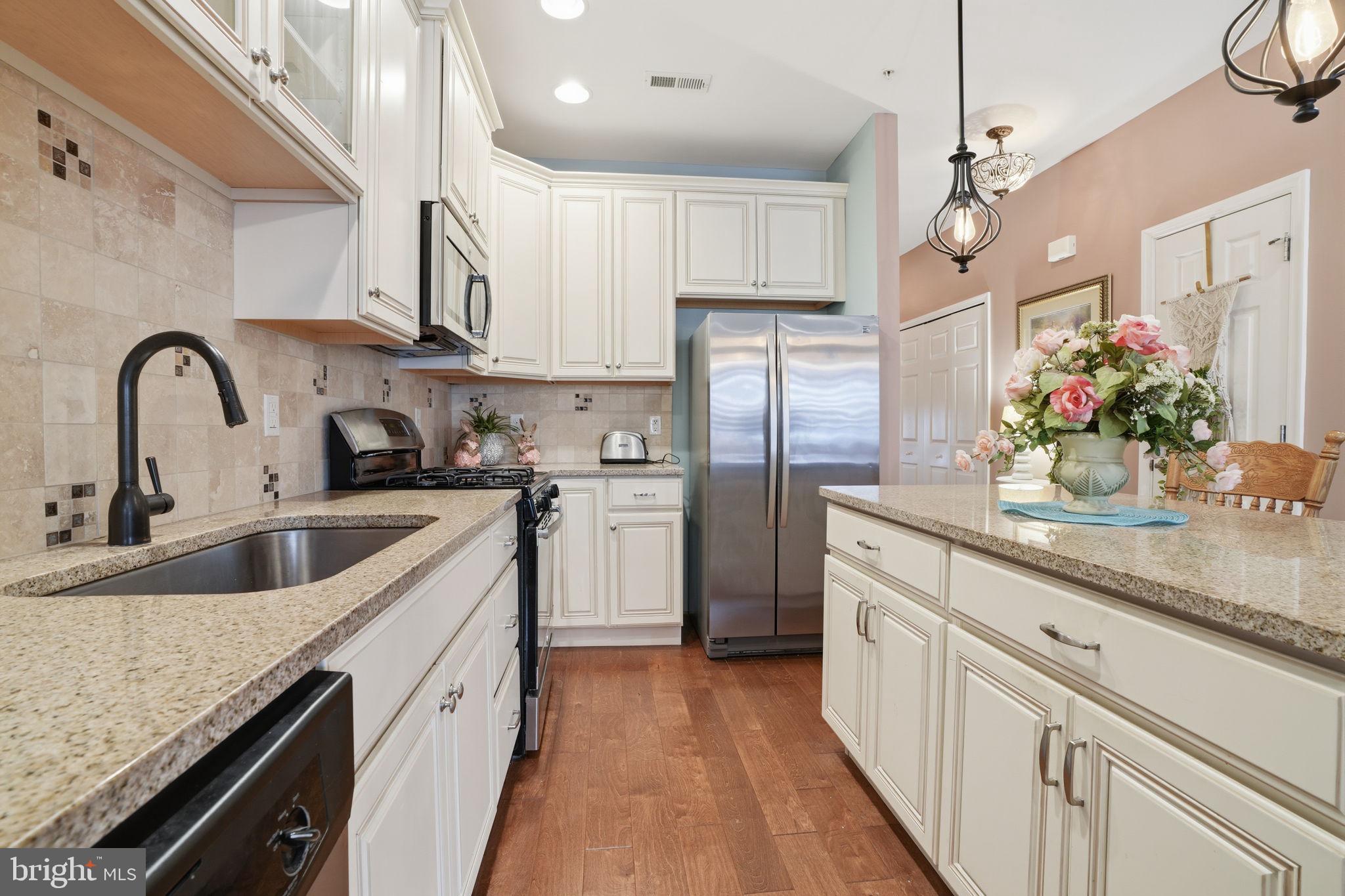 EMERALD WALK - Residential