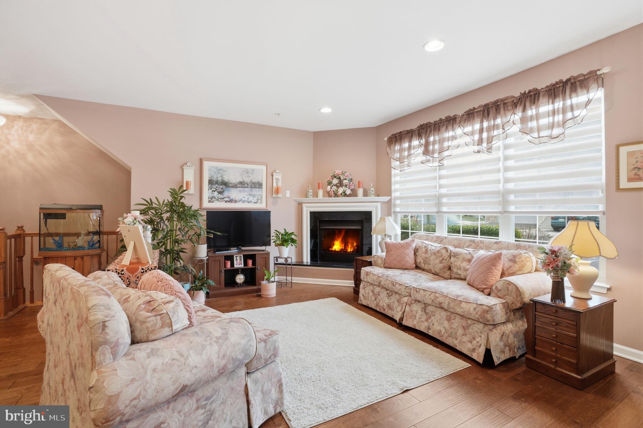 EMERALD WALK - Residential