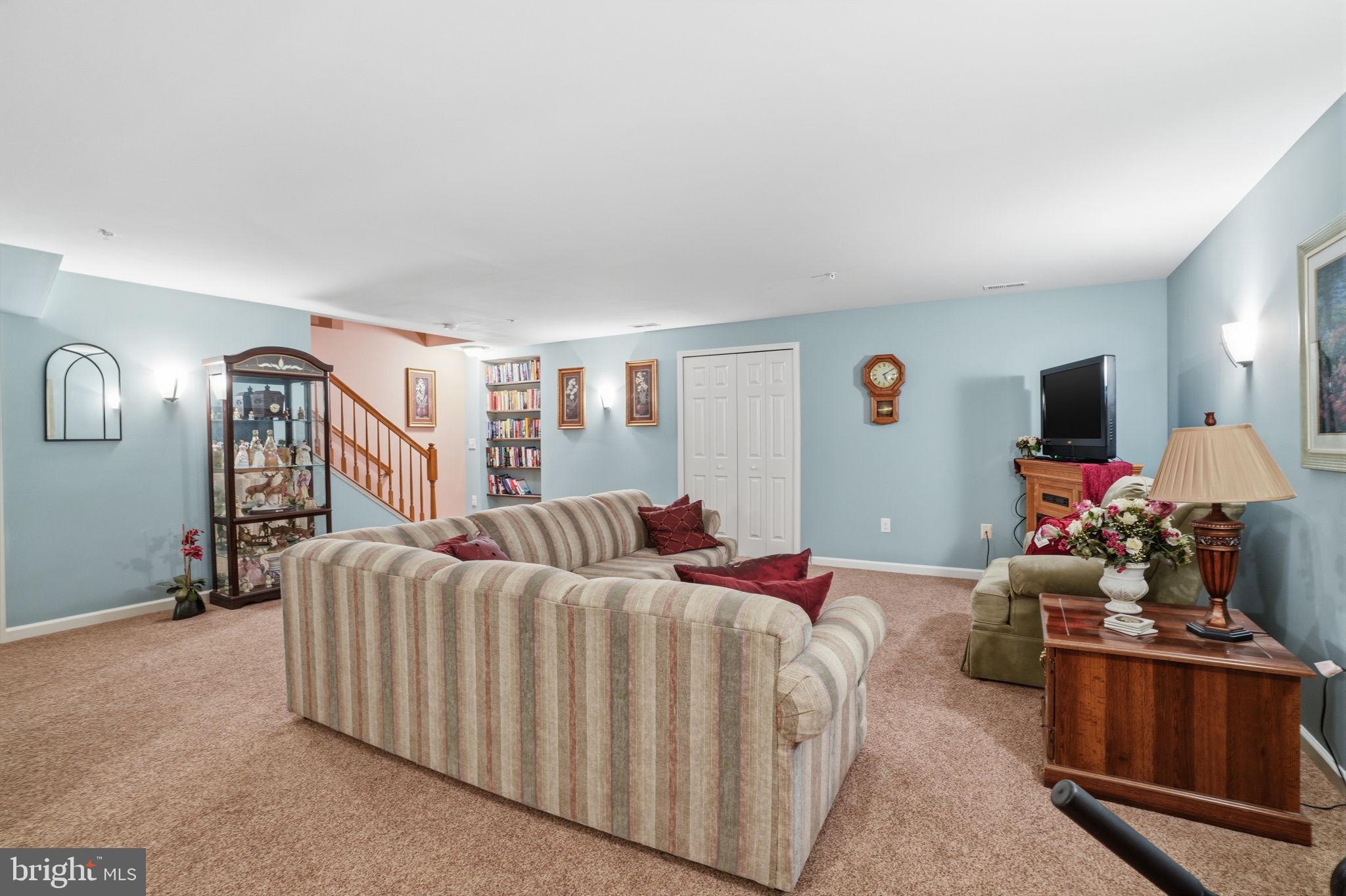 EMERALD WALK - Residential