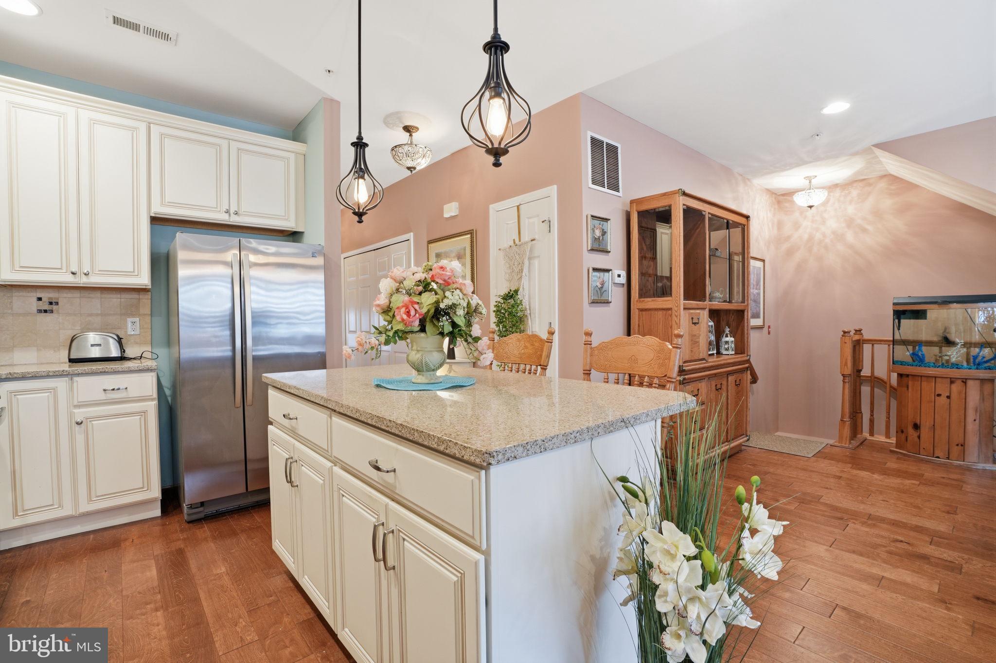 EMERALD WALK - Residential