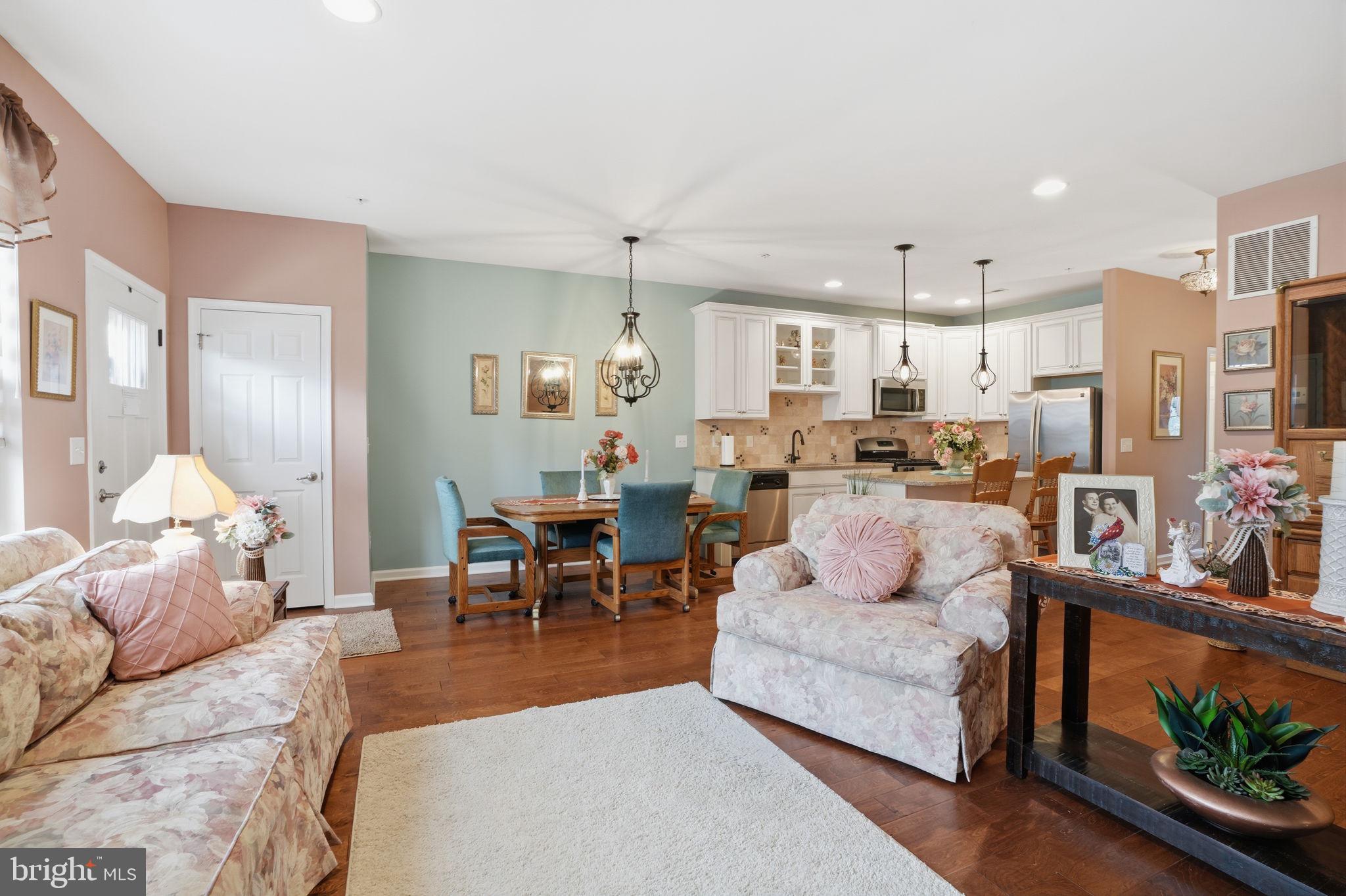 EMERALD WALK - Residential