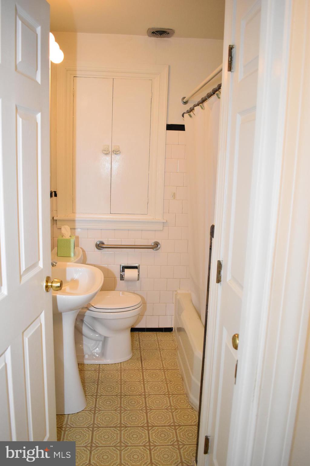 ARUNDEL GARDENS - Residential