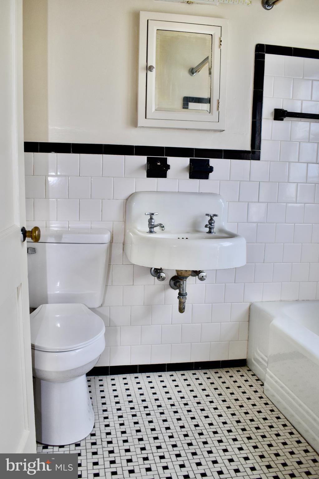 ARUNDEL GARDENS - Residential