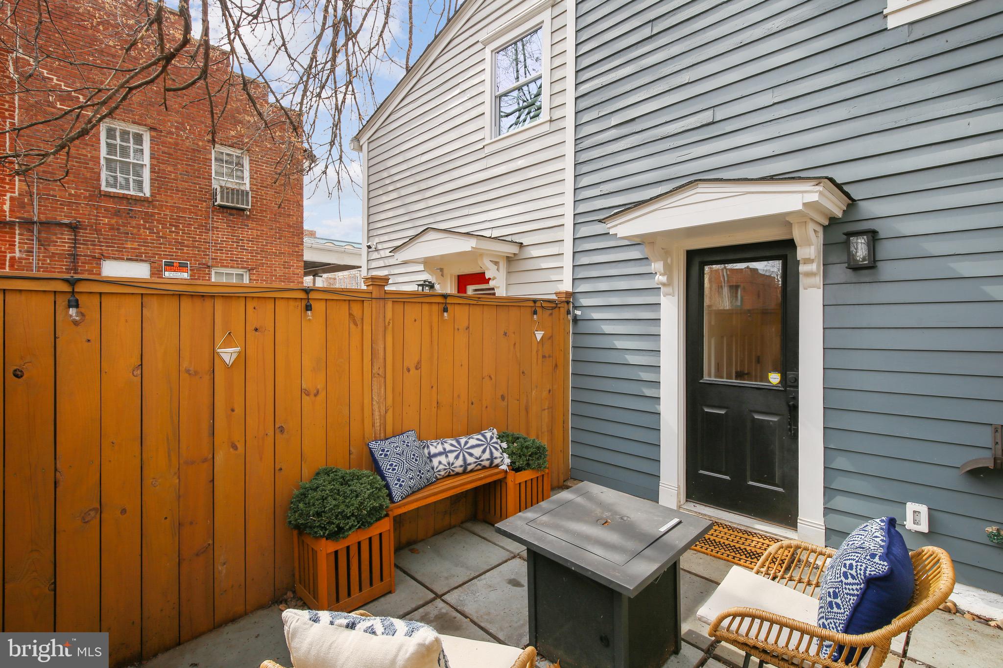 OLD TOWN ALEXANDRIA - Residential