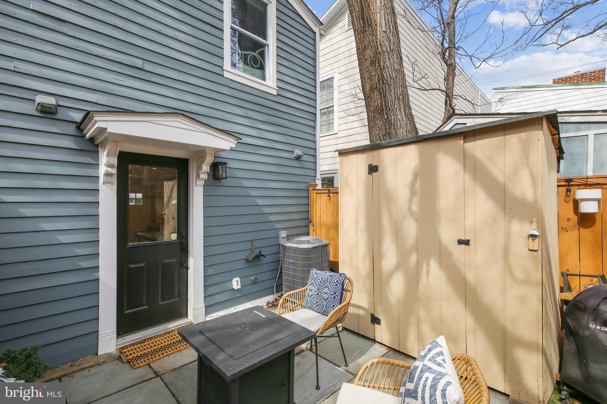 OLD TOWN ALEXANDRIA - Residential