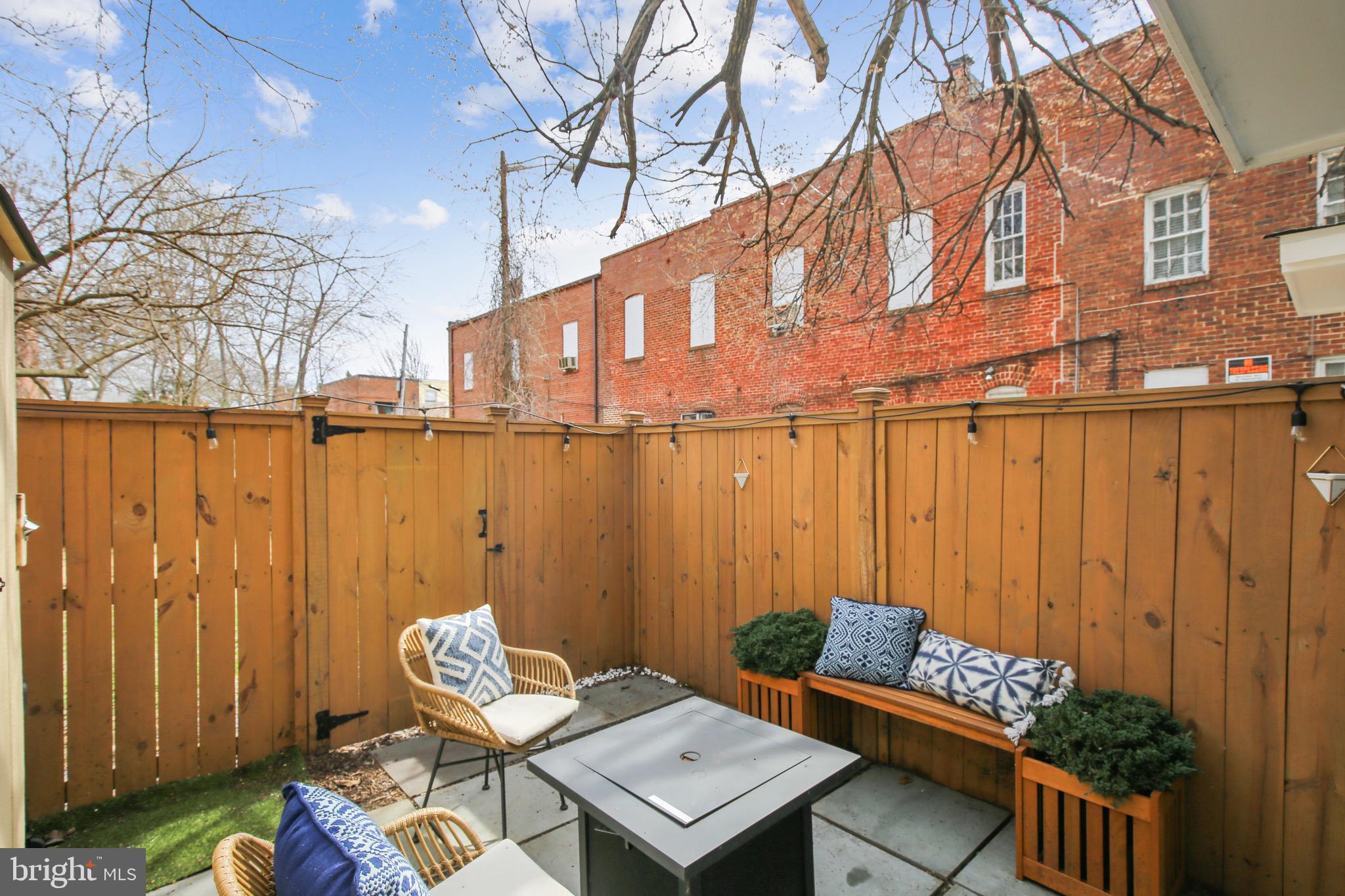 OLD TOWN ALEXANDRIA - Residential